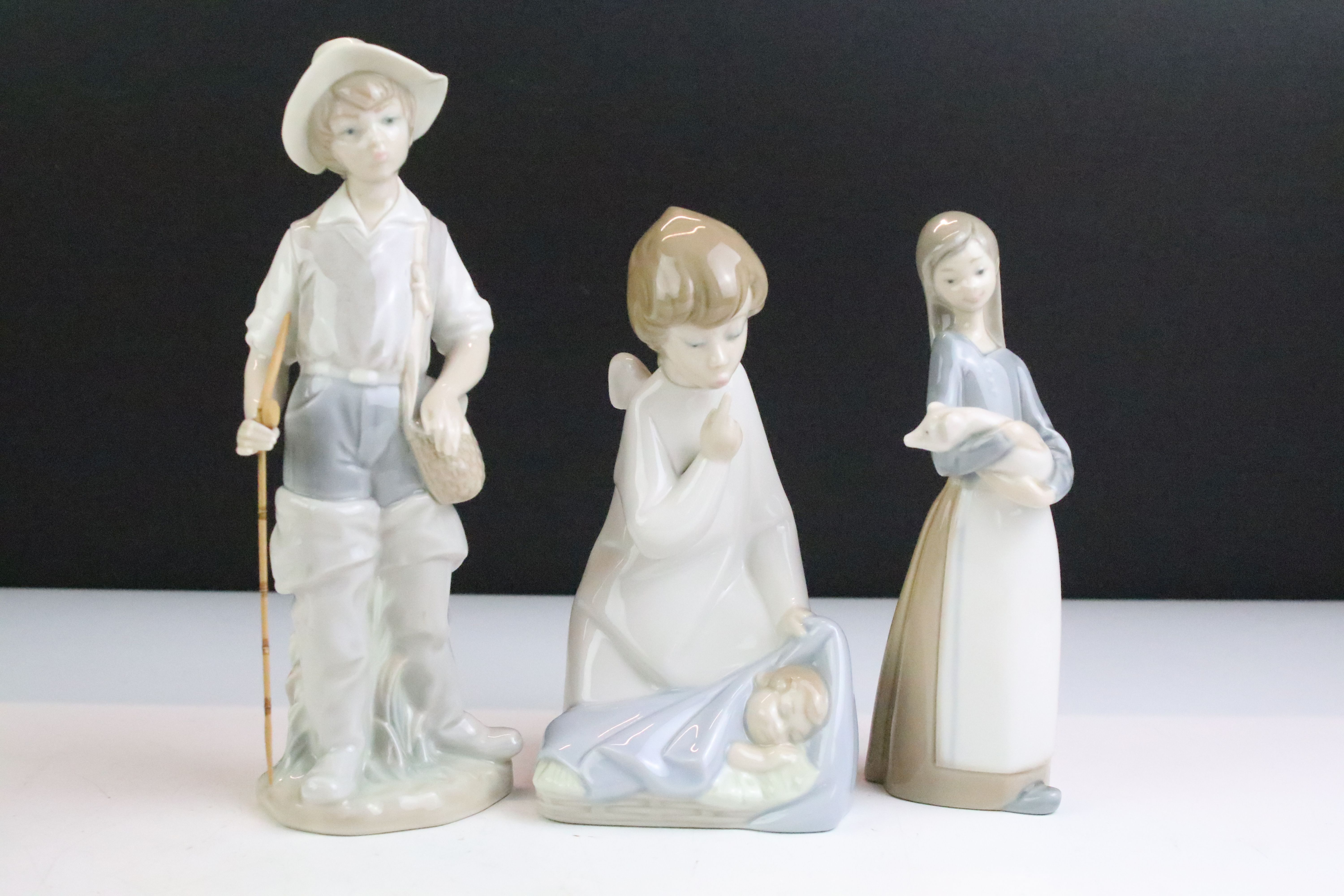 Collection of ten Lladro porcelain figures / figure groups to include Friendship (1230), Boy - Image 3 of 6