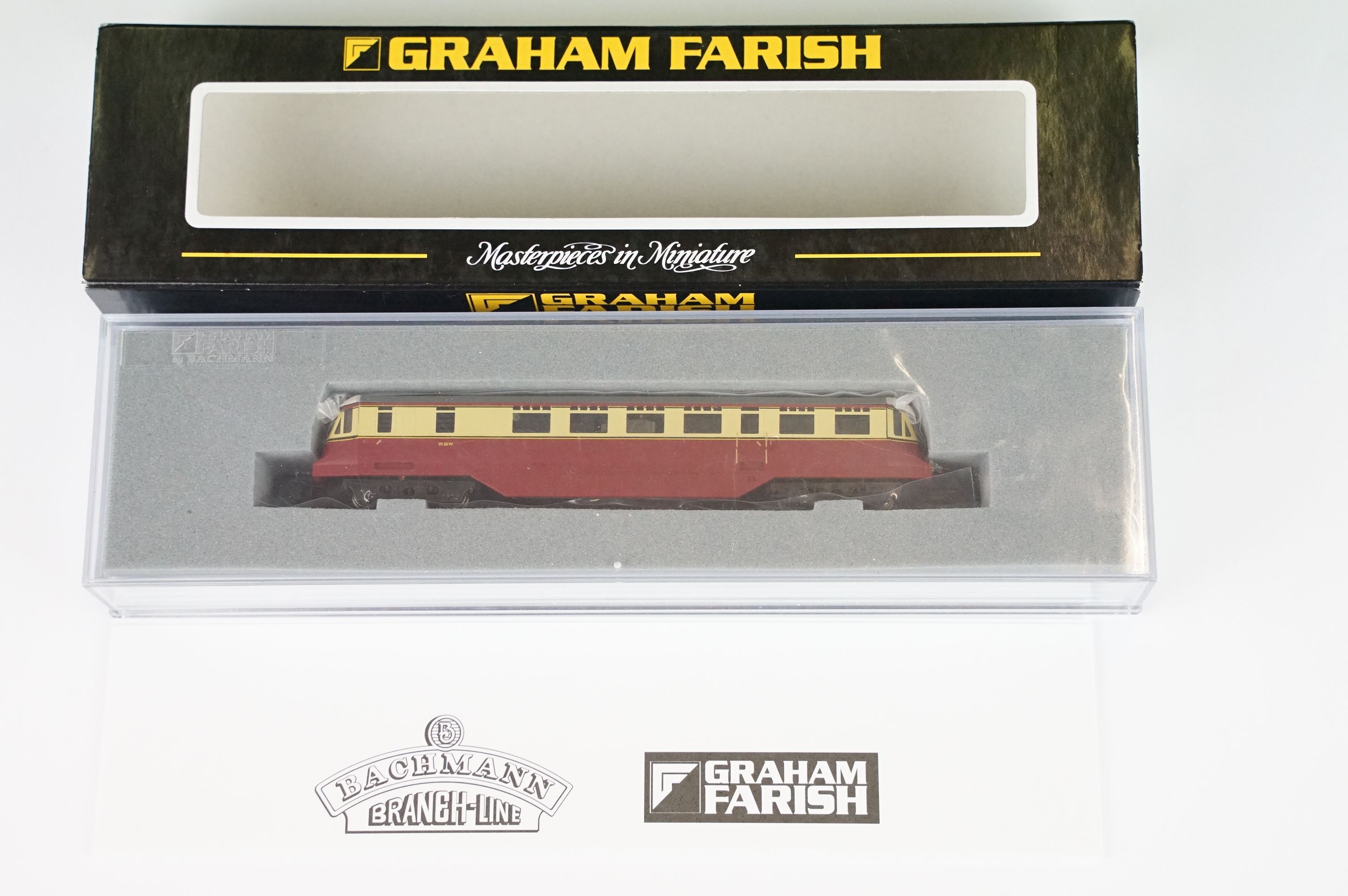 Three cased Graham Farish by Bachmann N gauge locomotives to include 371-627A BR(WR) Railcar, - Image 2 of 8