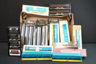 24 Boxed Graham Farish OO Gauge items of rolling stock to include 9 x coaches, 7 x wagons, 2 x