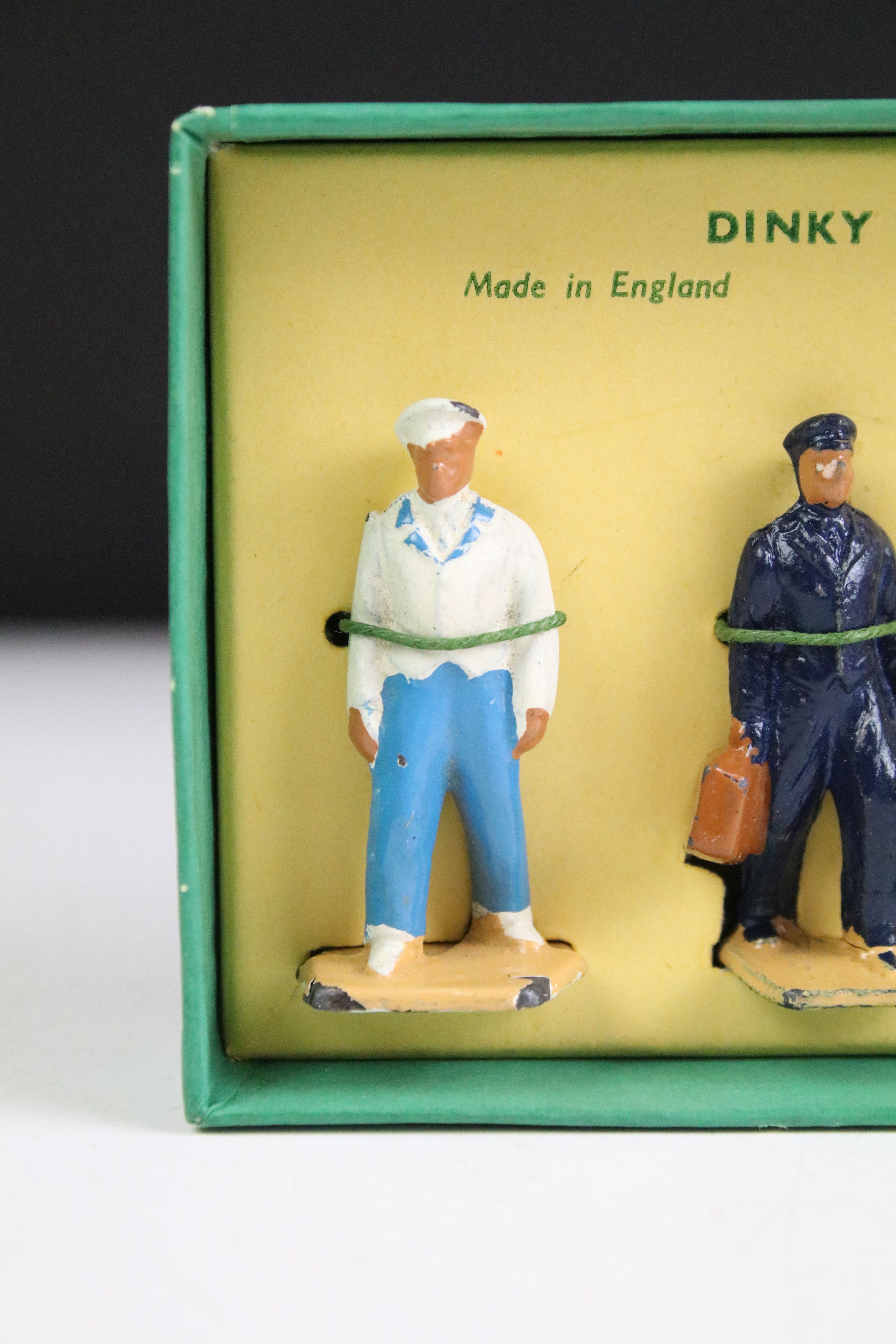 Boxed Dinky O gauge No 5 Train and Hotel Staff metal figures, vg - Bild 2 aus 8