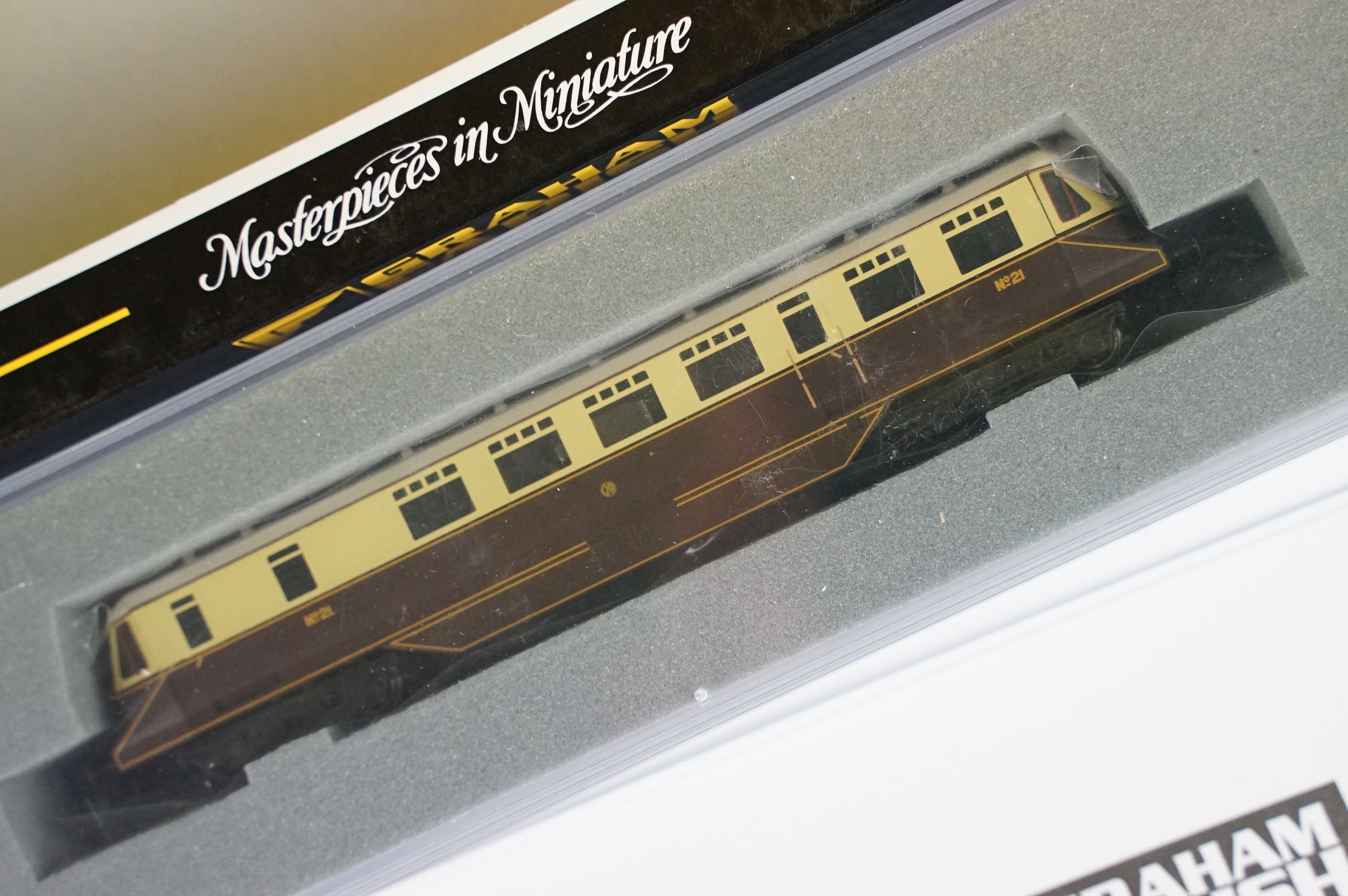 Three cased Graham Farish by Bachmann N gauge locomotives to include 371-627A BR(WR) Railcar, - Image 7 of 8