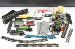 Quantity of Hornby OO gauge model railway to include 4-6-0 8509 locomotive, 0-6-0 47458 BR loco, 7 x