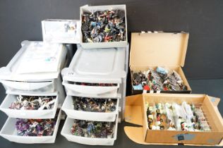 Marvel / DC Superheroes - Very large collection of HeroClix figures contained within 6 x drawers and