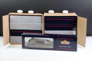 Boxed Bachmann OO gauge 31-952A A4 2512 Silver Fox LNER Silver grey locomotive plus 8 x boxed shop