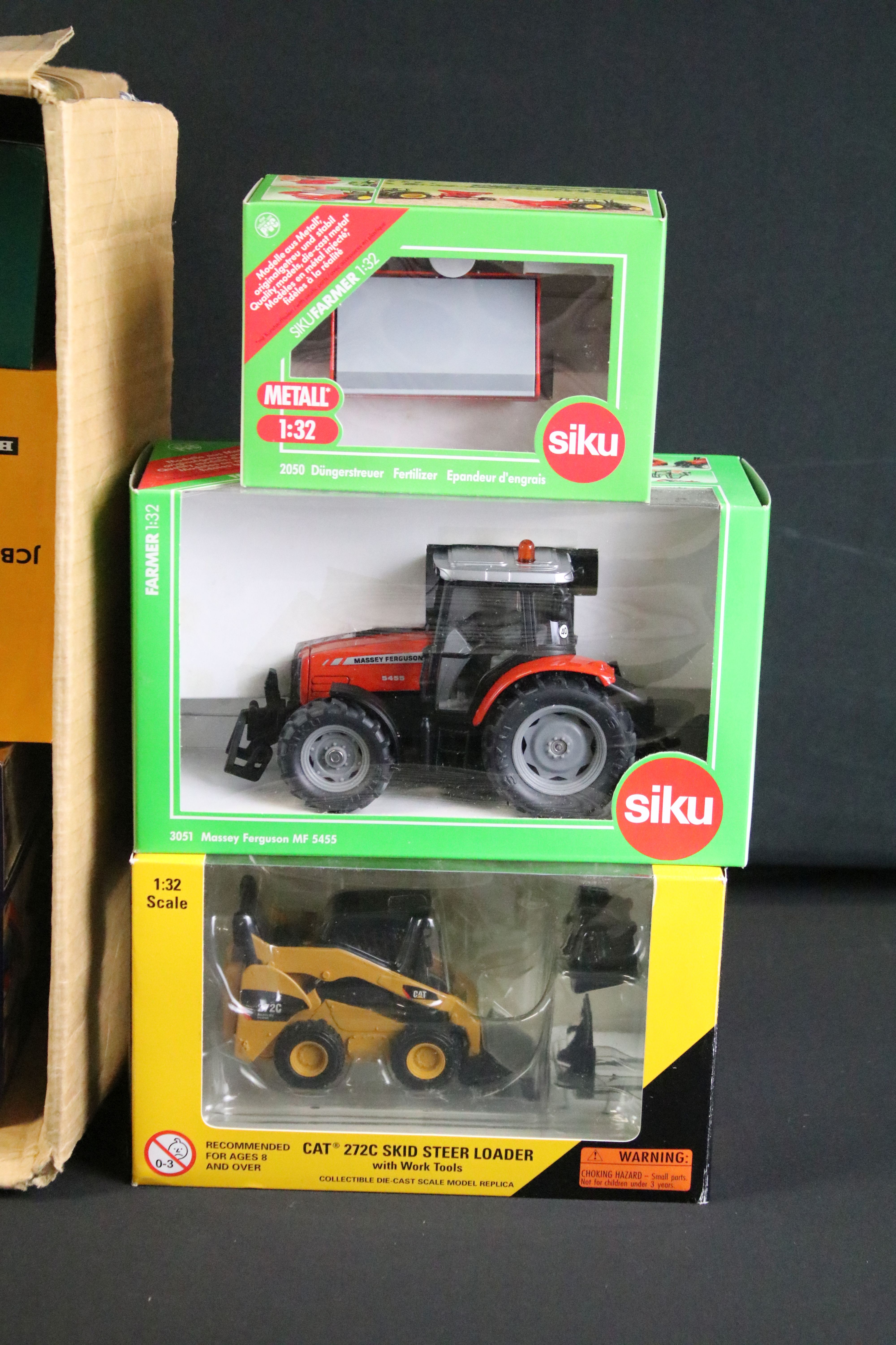 14 Boxed 1/32 scale farming and construction related diecast models to include Britains JCB 3220 - Bild 5 aus 7