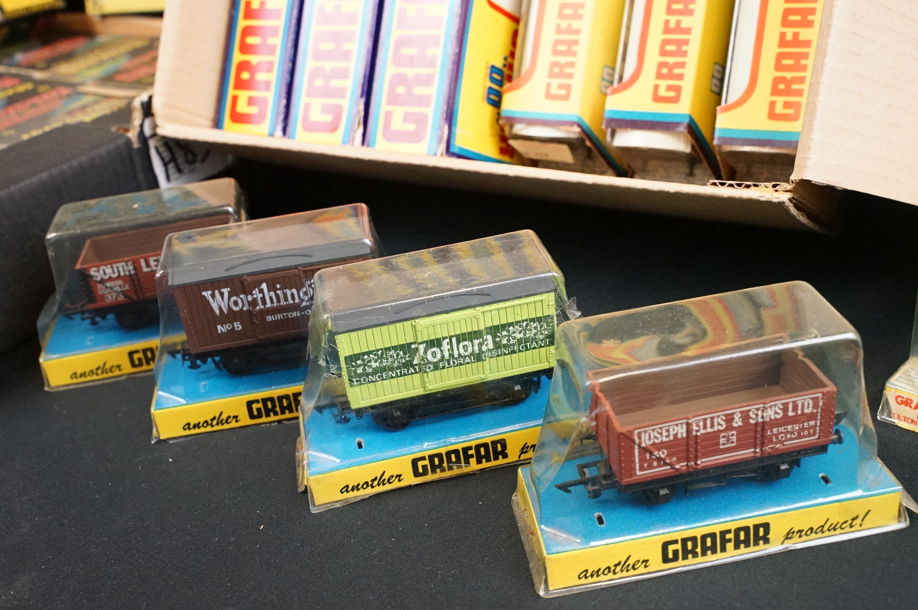 48 Boxed Graham Farish OO gauge items of rolling stock to include coaches, wagons and vans - Image 2 of 9