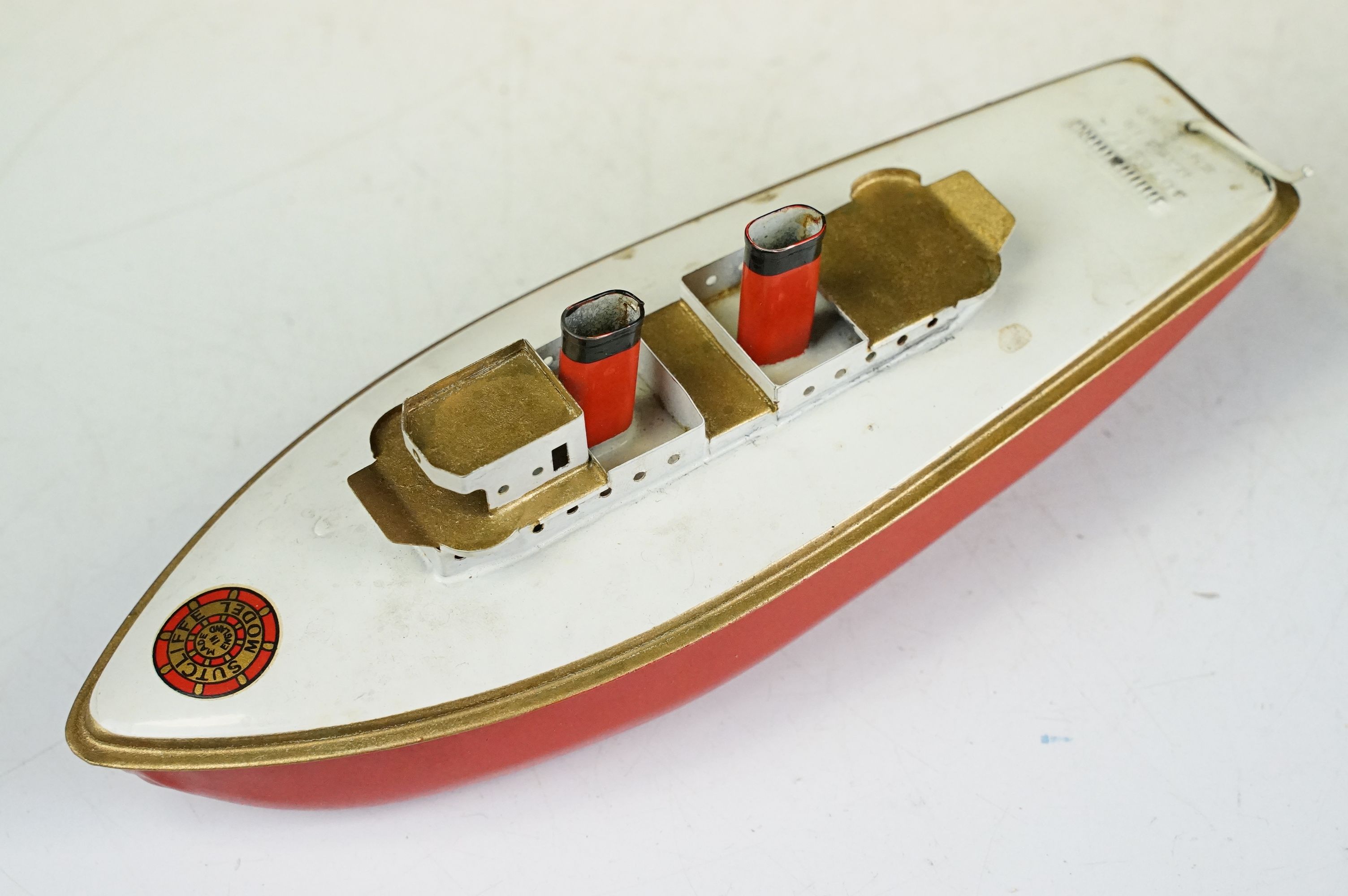 Two boxed model boats to include Sutcliffe tin plate Clockwork Viking Boat in red / white with key - Bild 3 aus 11