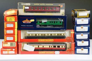 17 Boxed items of OO gauge rolling stock to include 9 x Hornby, 6 x Bachmann, 1 x Wrenn and 1 x