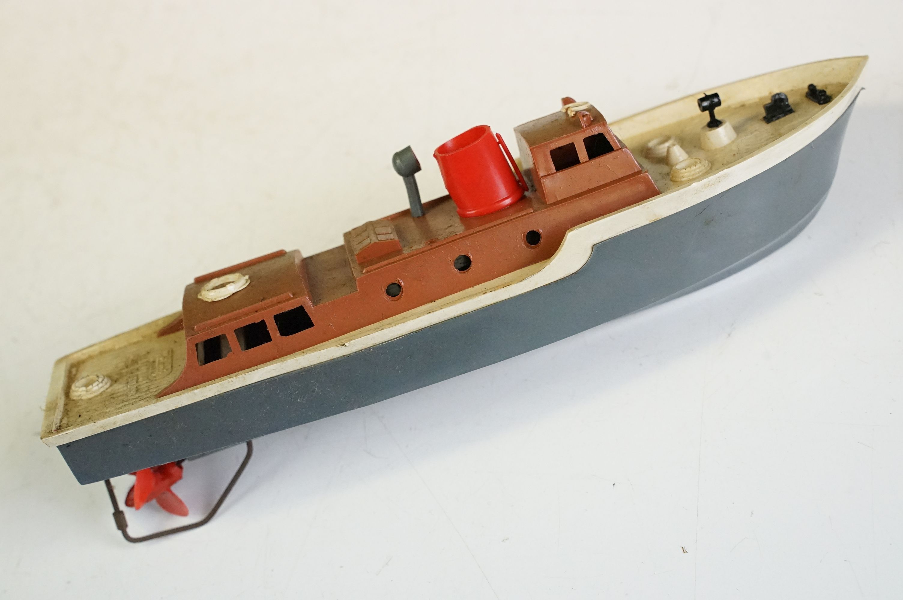 Two boxed model boats to include Sutcliffe tin plate Clockwork Viking Boat in red / white with key - Bild 9 aus 11