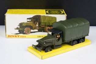 Boxed Dinky 809 Camion GMC Militaire Bache diecast model, with inner display stand, diecast ex,