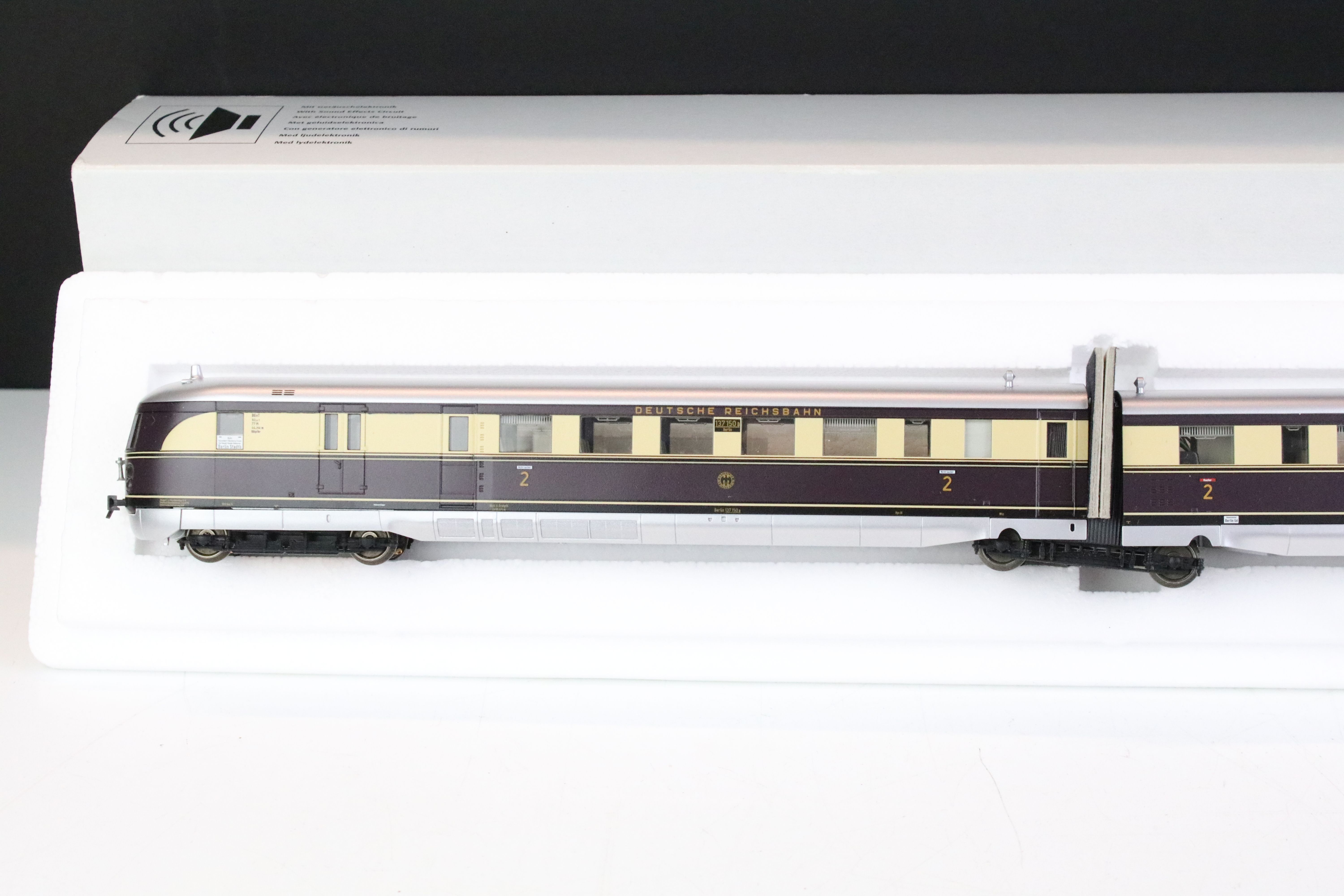 Boxed Trix HO gauge 22010 Baureihe SVT 137 Railcar - Image 2 of 5