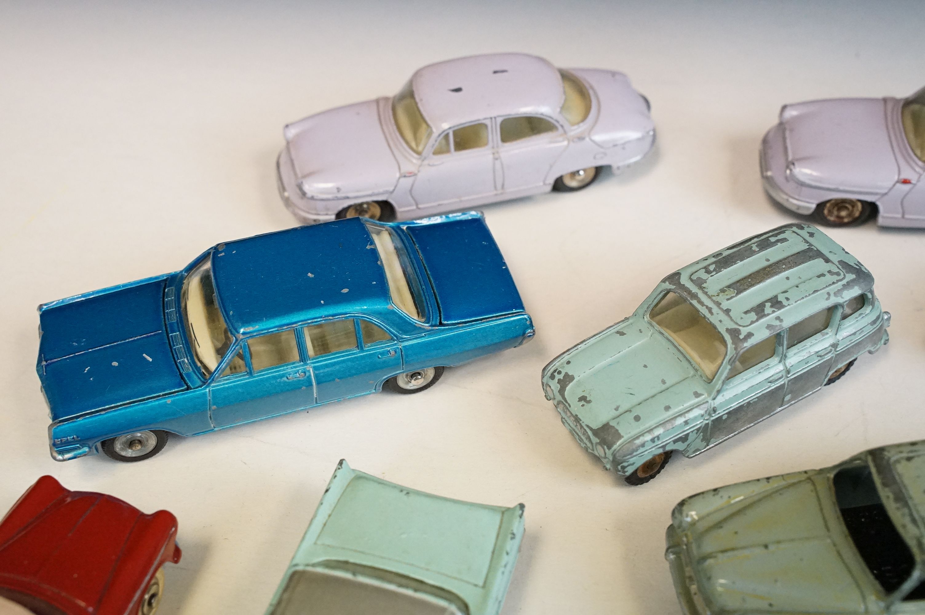 22 French Mid 20th C play worn Dinky diecast models to include Panhard PL17, 24J Coupe Alfa Romeo, - Image 5 of 9