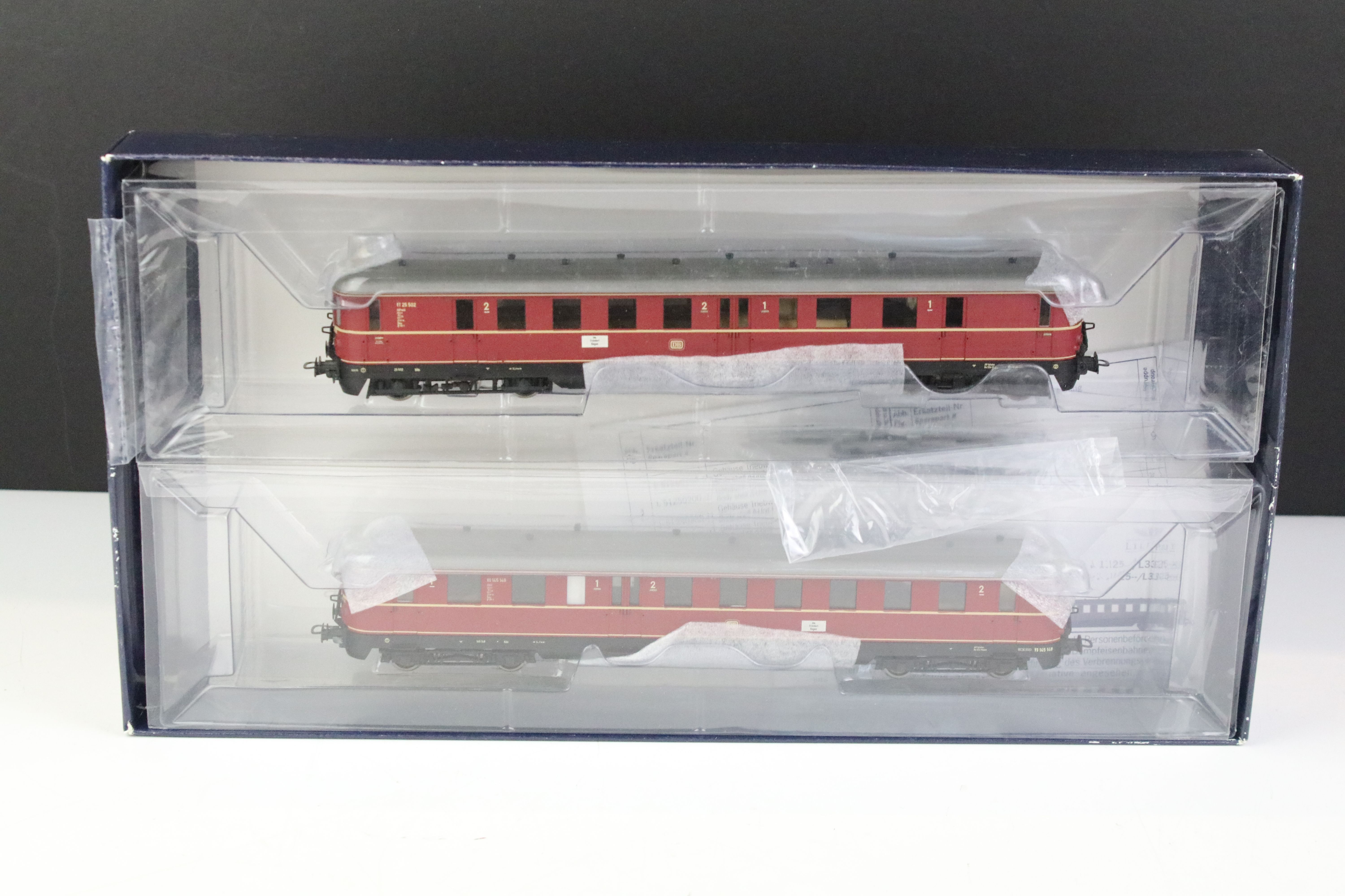 Two boxed Liliput by Bachmann HO gauge train packs to include L112501 VT 25 rot DB Ep III and - Bild 2 aus 4