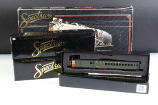 Boxed Spectrum from Bachmann HO gauge 41-0840-14 Penny Pacific locomotive plus 2 x boxed Spectrum