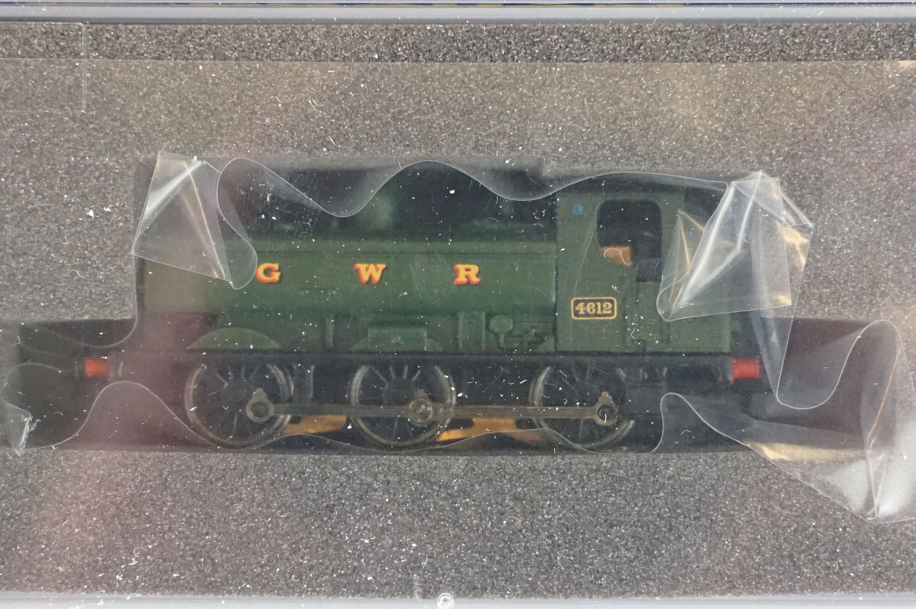 Five cased Graham Farish by Bachmann N gauge locomotives to include 371-905 57XX Pannier Tank 7713 - Image 6 of 11