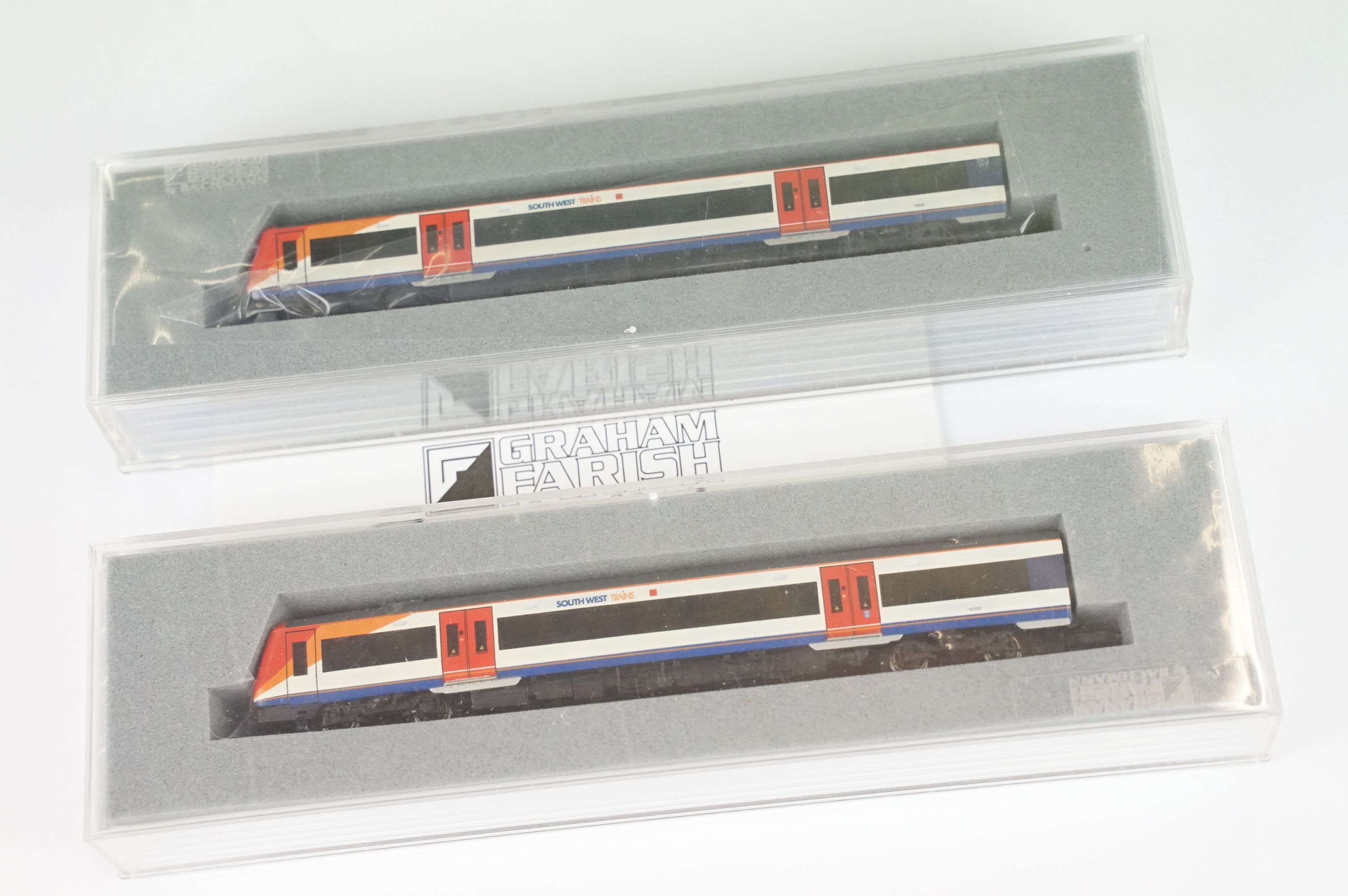 Two cased Graham Farish by Bachmann N gauge DMU sets to include 371-325 Class 150/1 First North - Image 5 of 6