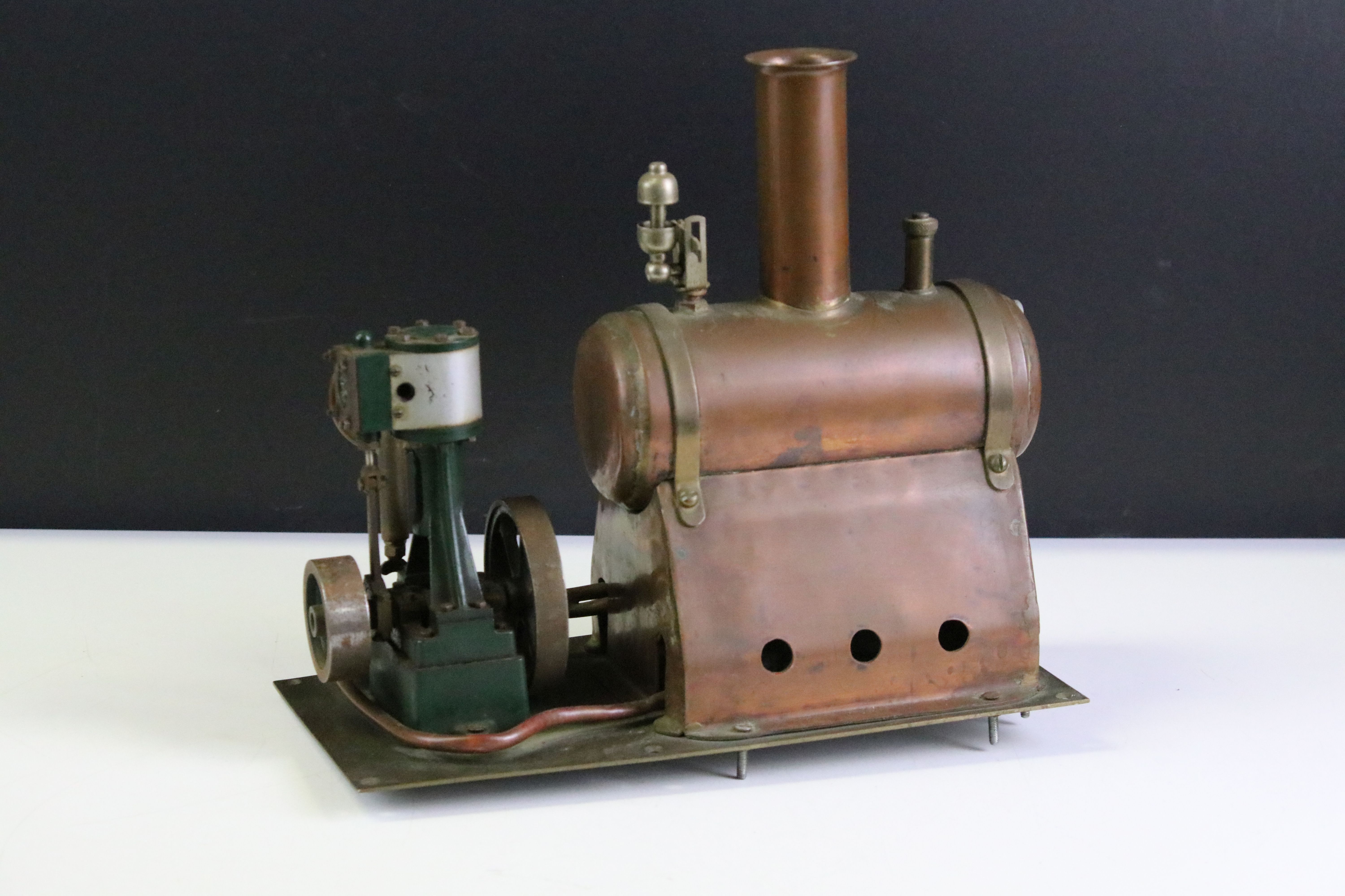 Mamod TE1A Steam Traction Engine plus an unmarked stationary steam engine and accessories - Image 3 of 6
