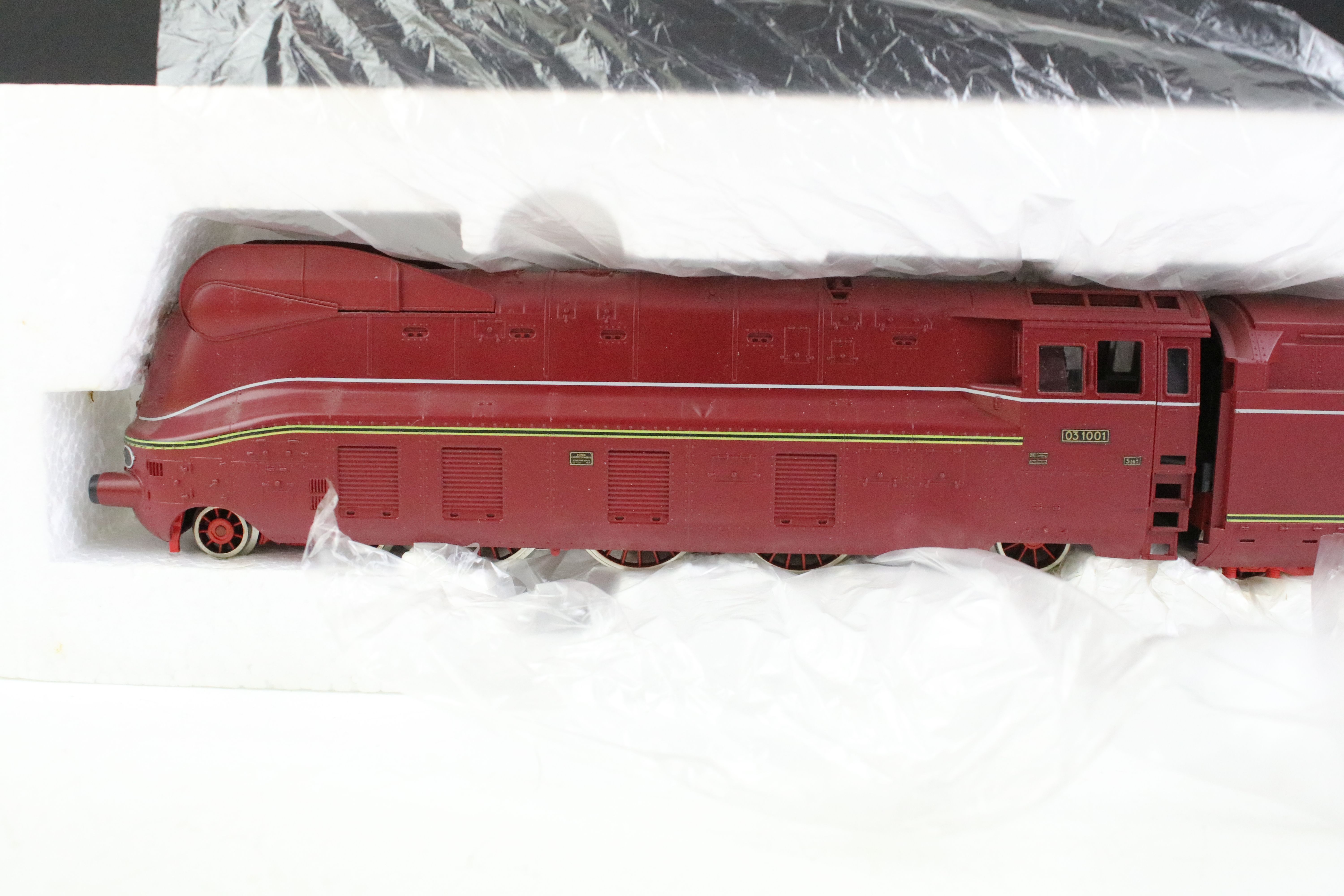 Two boxed Fleischmann HO gauge locomotives to include 4172 and 4246 Greyhound D821 - Image 6 of 7