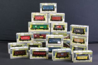 21 Boxed Wrenn Super Detail Wagons OO gauge items of rolling stock to include W4318P/A Ventilated