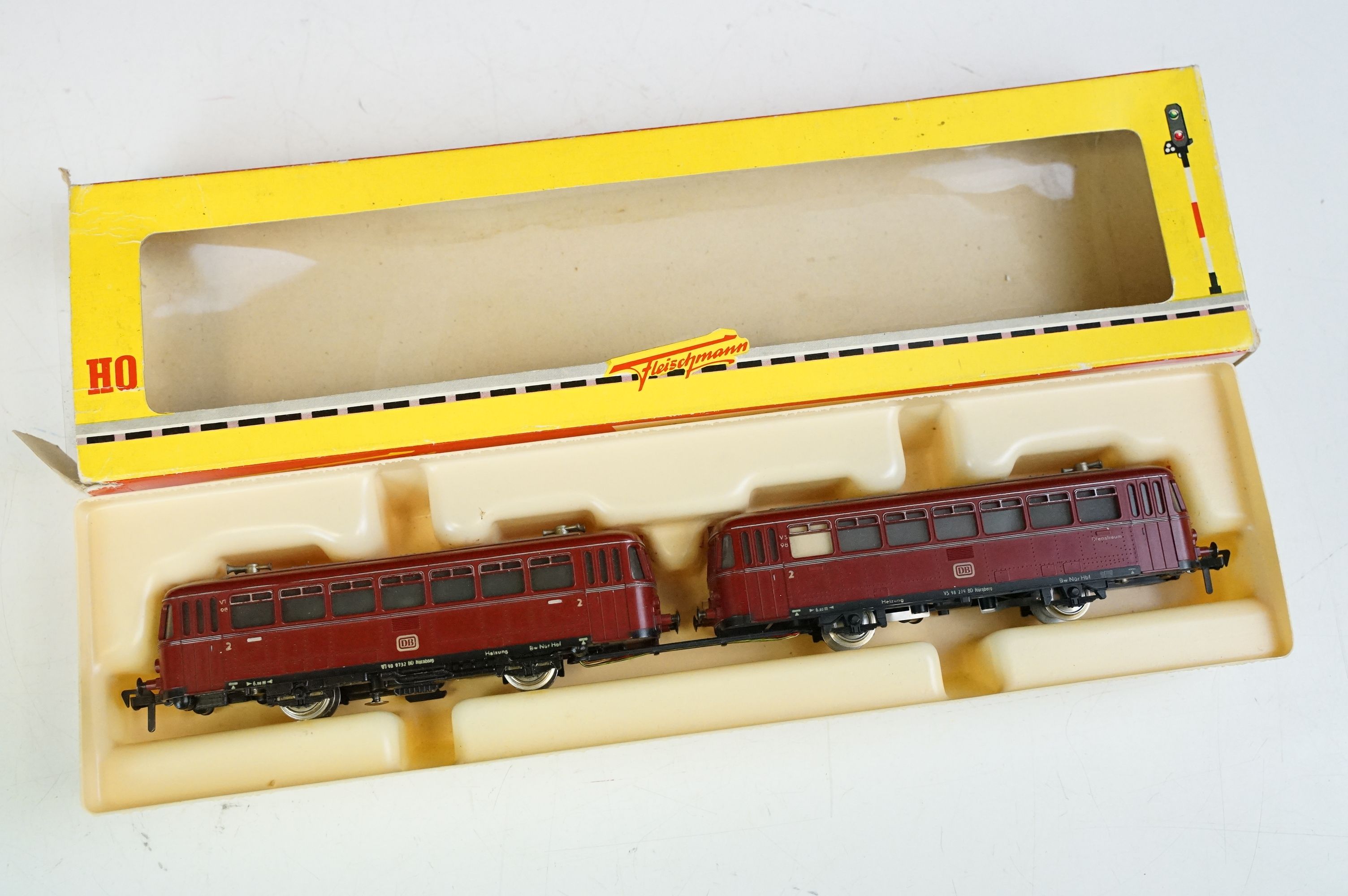 Three boxed Fleischmann HO gauge locomotives to include 4270, DB 221 010-O & 2 Car DMU Railbus ( - Image 6 of 9
