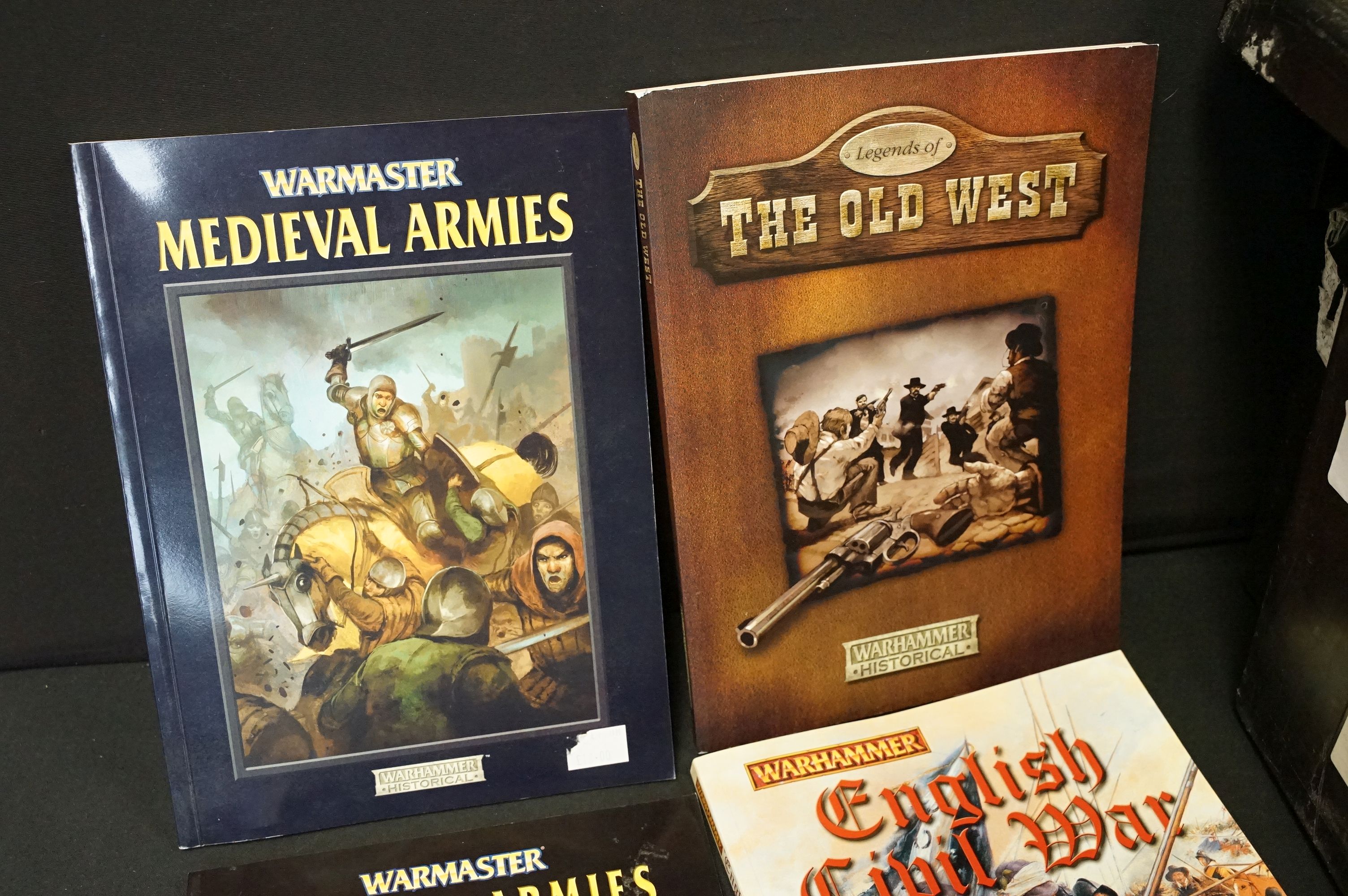 War Gaming - Around 58 War Gaming Books / Binders featuring Warhammer, Flames Of War, American West, - Bild 2 aus 12