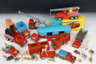 Collection of 10 Corgi Chipperfield Circus related diecast models to include boxed 1121