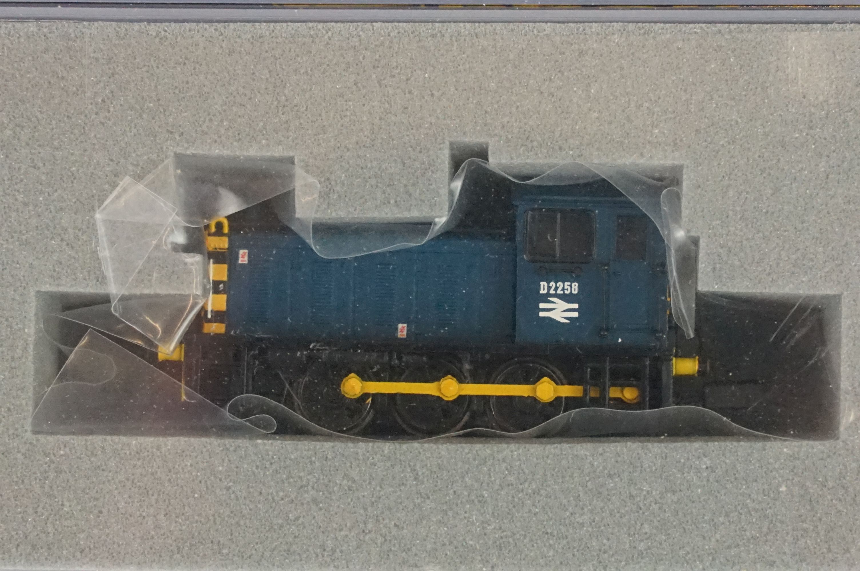 Five cased Graham Farish by Bachmann N gauge locomotives to include 371-905 57XX Pannier Tank 7713 - Bild 10 aus 11