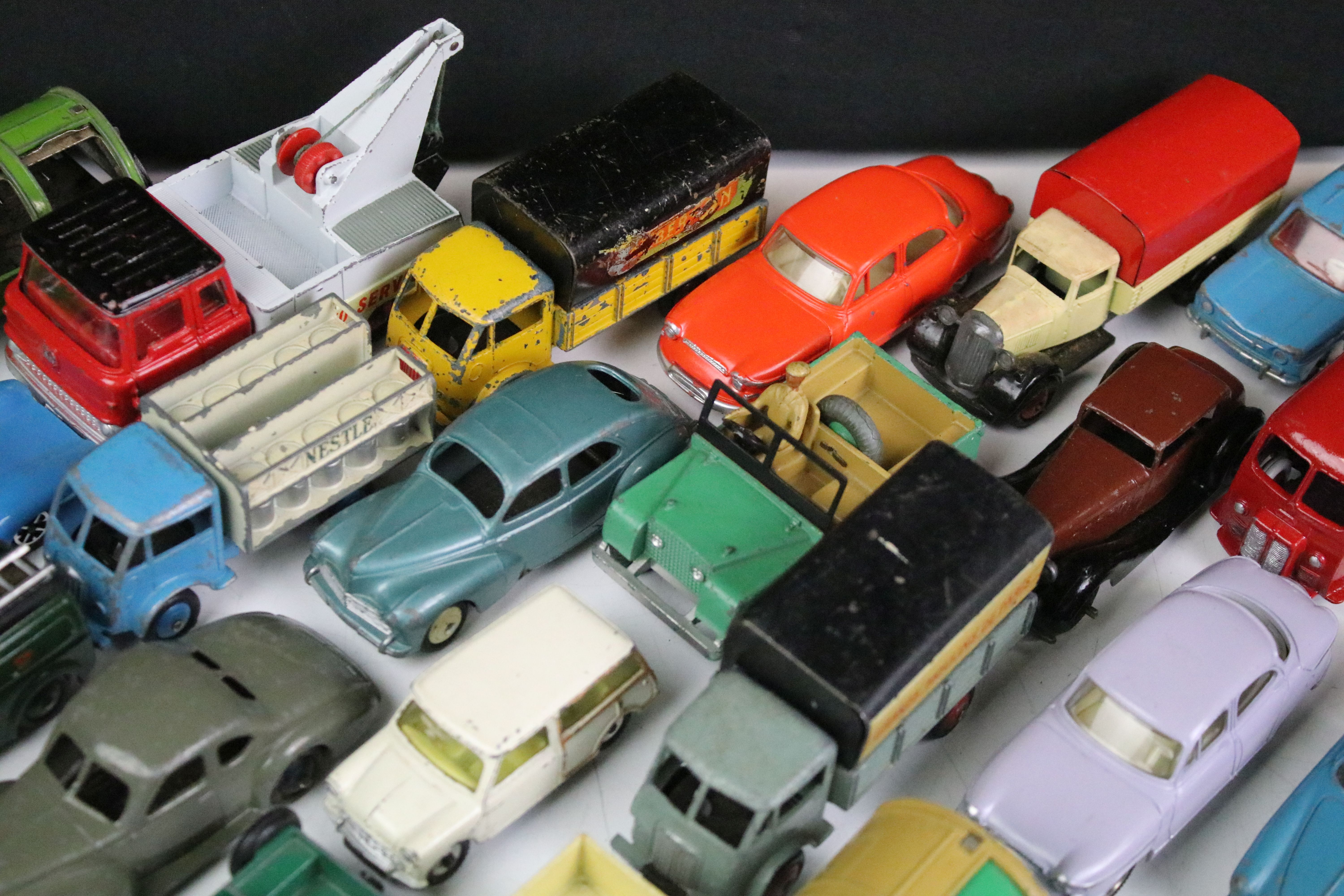 30 Mid 20th C Dinky diecast models to include 39F Studebaker State Commander Coupe in grey, French - Image 5 of 11