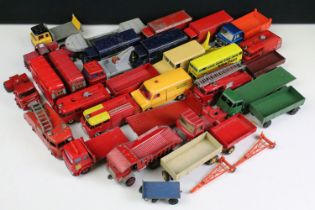 31 Mid 20th C onwards Dinky diecast commercial models to include Ford D 800, 434 Crash Truck, 986