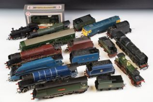 11 OO gauge locomotives to include Hornby Dublo City of London, Hornby City of Chester, Hornby Combe