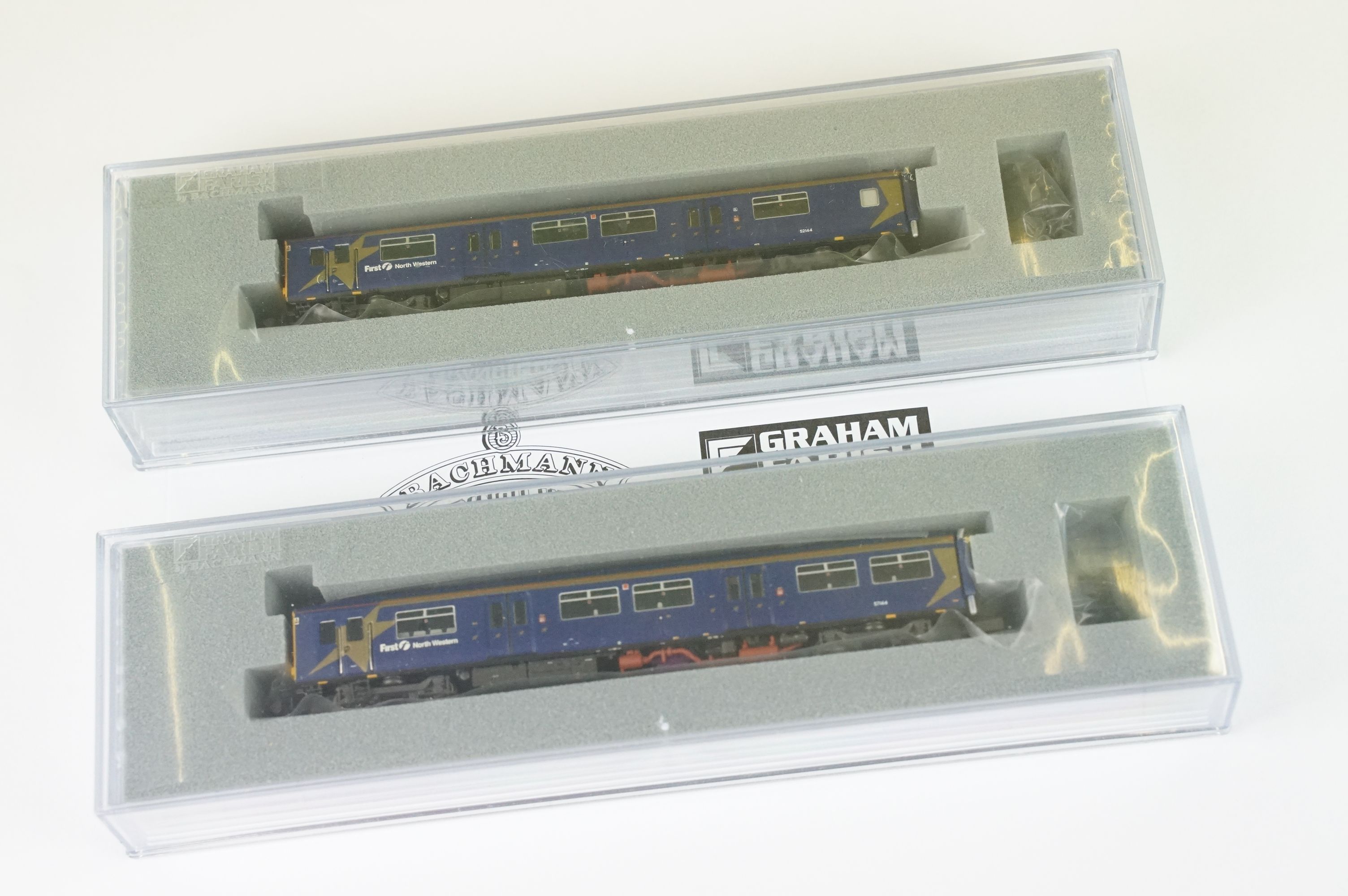 Two cased Graham Farish by Bachmann N gauge DMU sets to include 371-325 Class 150/1 First North - Image 3 of 6