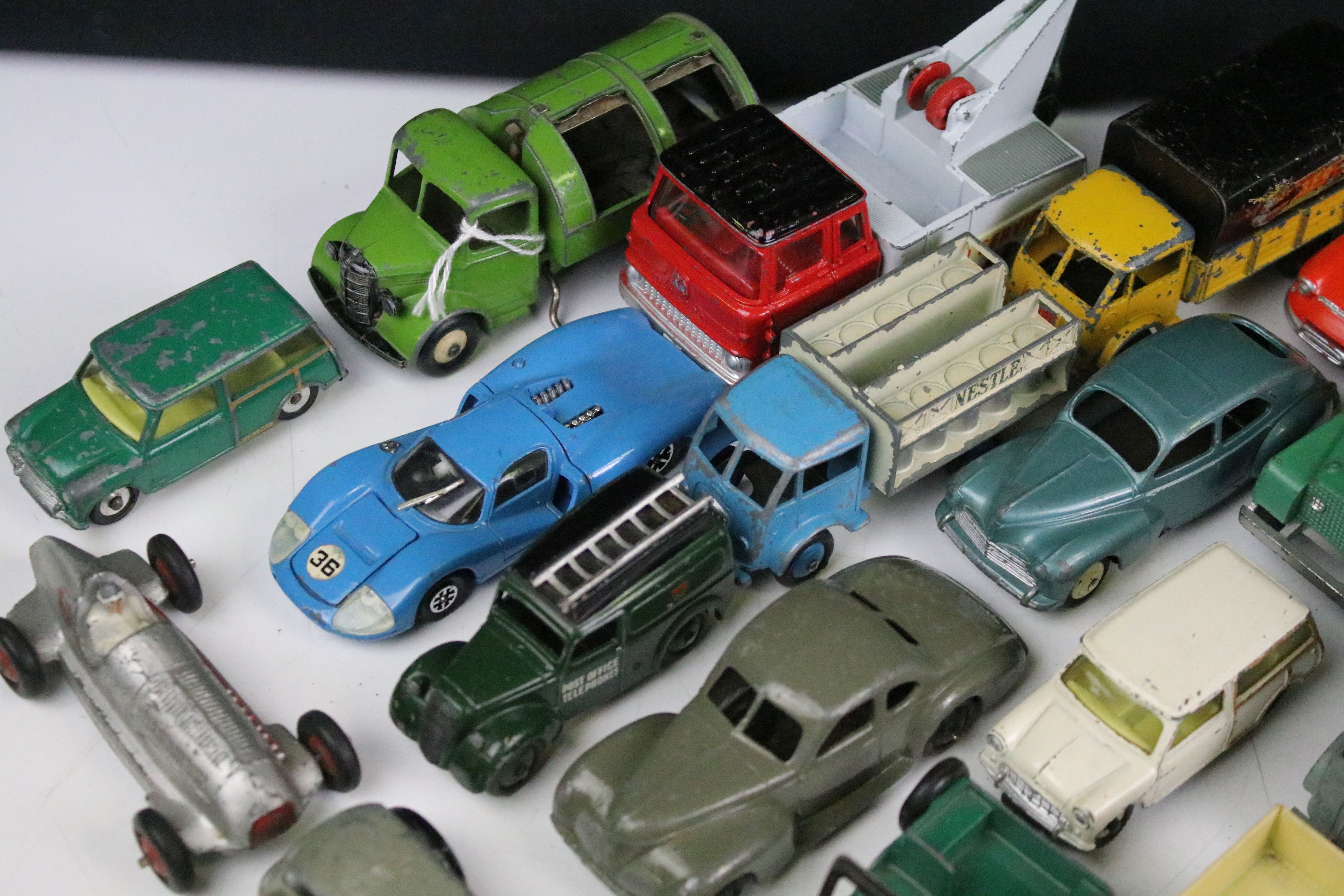30 Mid 20th C Dinky diecast models to include 39F Studebaker State Commander Coupe in grey, French - Image 4 of 11