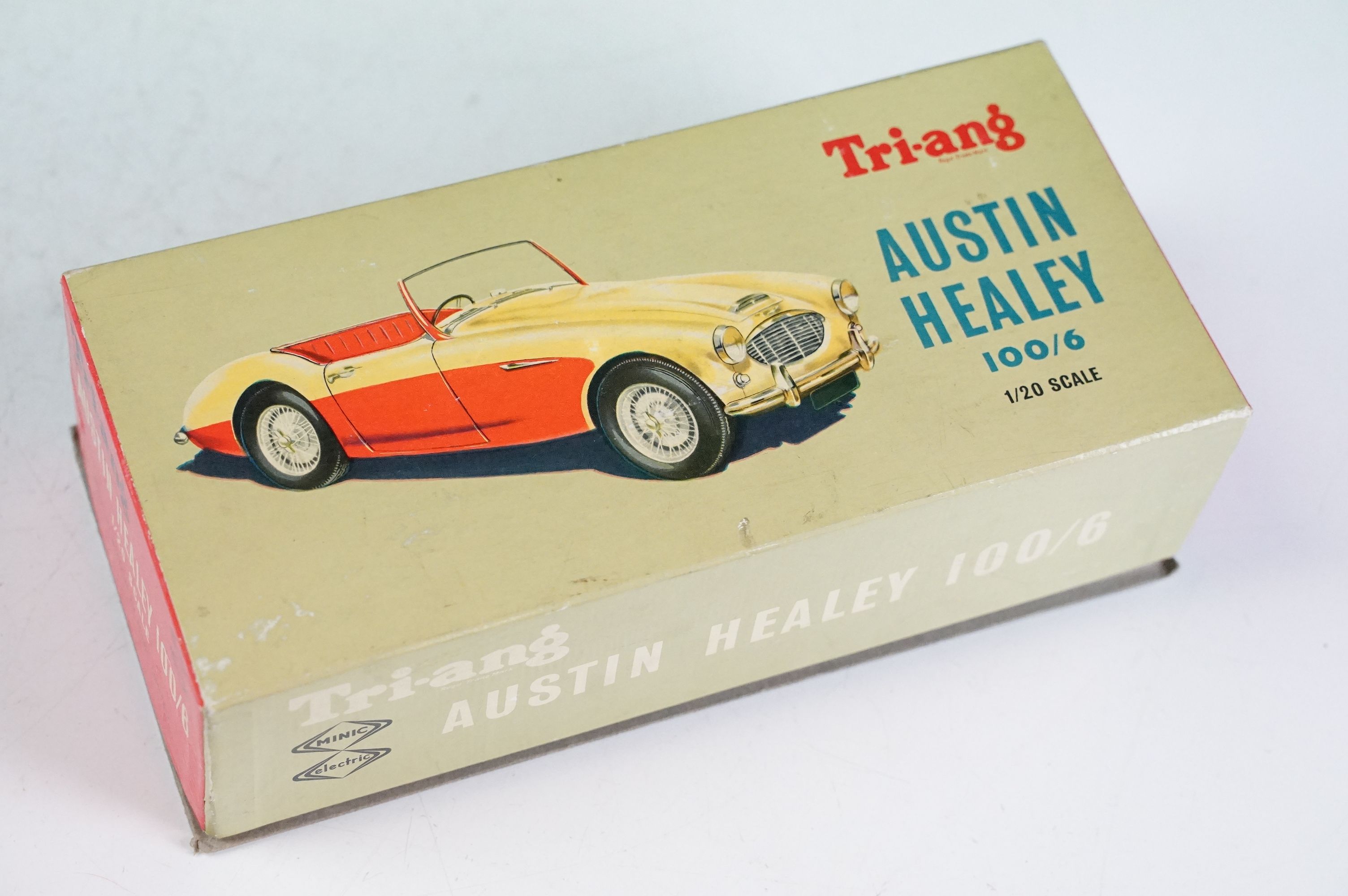 Boxed Triang Minic 1/20 Scale Electric Austin Healey 100/6 model in light blue with creamy white - Image 4 of 5