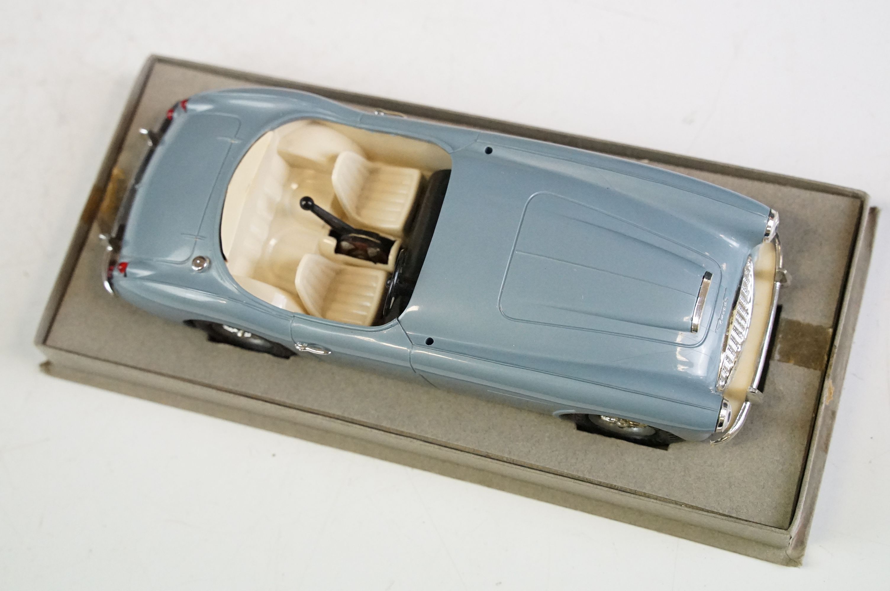 Boxed Triang Minic 1/20 Scale Electric Austin Healey 100/6 model in light blue with creamy white - Image 2 of 5