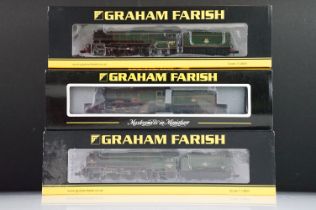 Three cased Graham Farish by Bachmann N gauge locomotives to include 372-003 Hall Class 4979