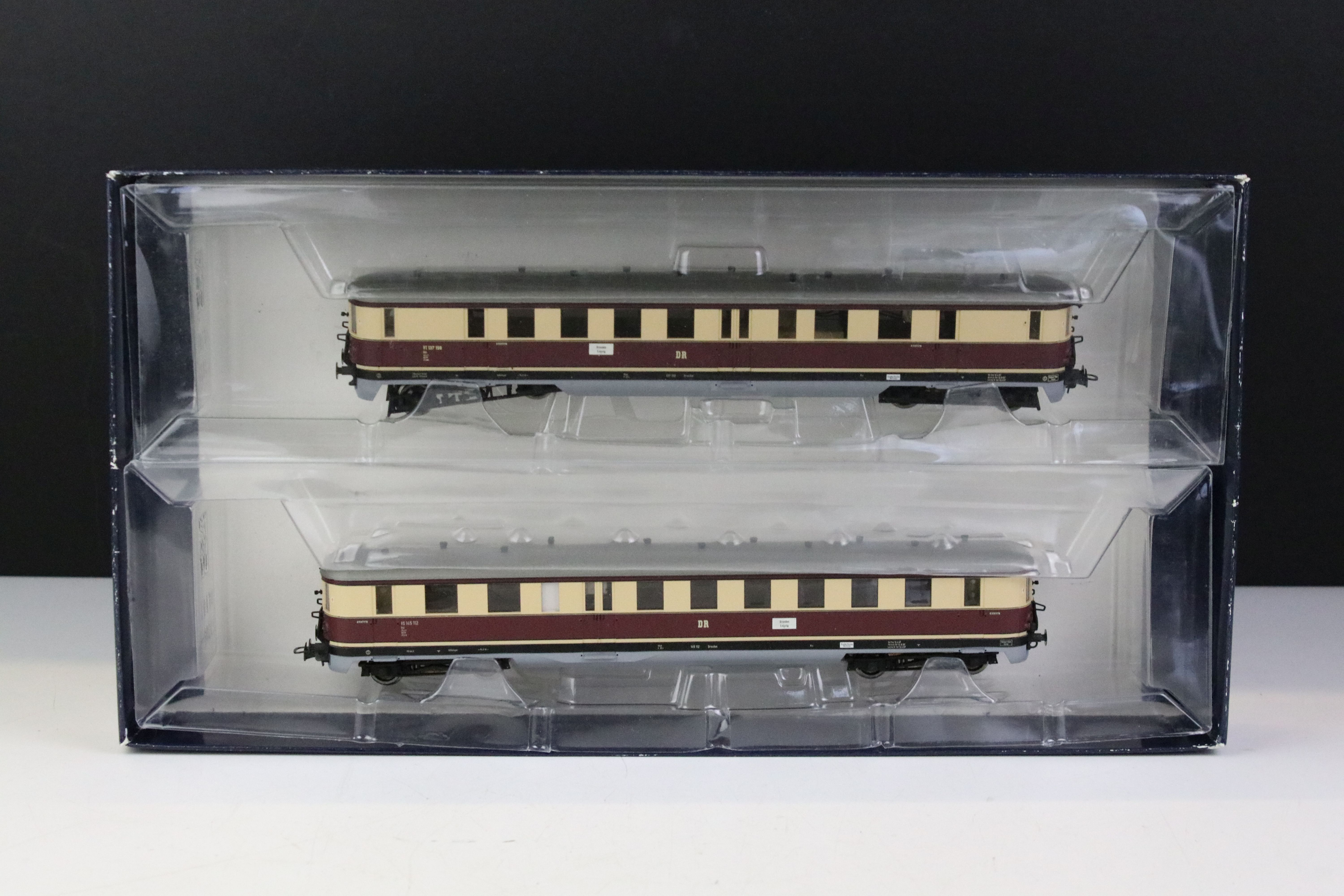 Two boxed Liliput by Bachmann HO gauge train packs to include L133540 Elektrotriebwagen 2 telig - Image 2 of 4