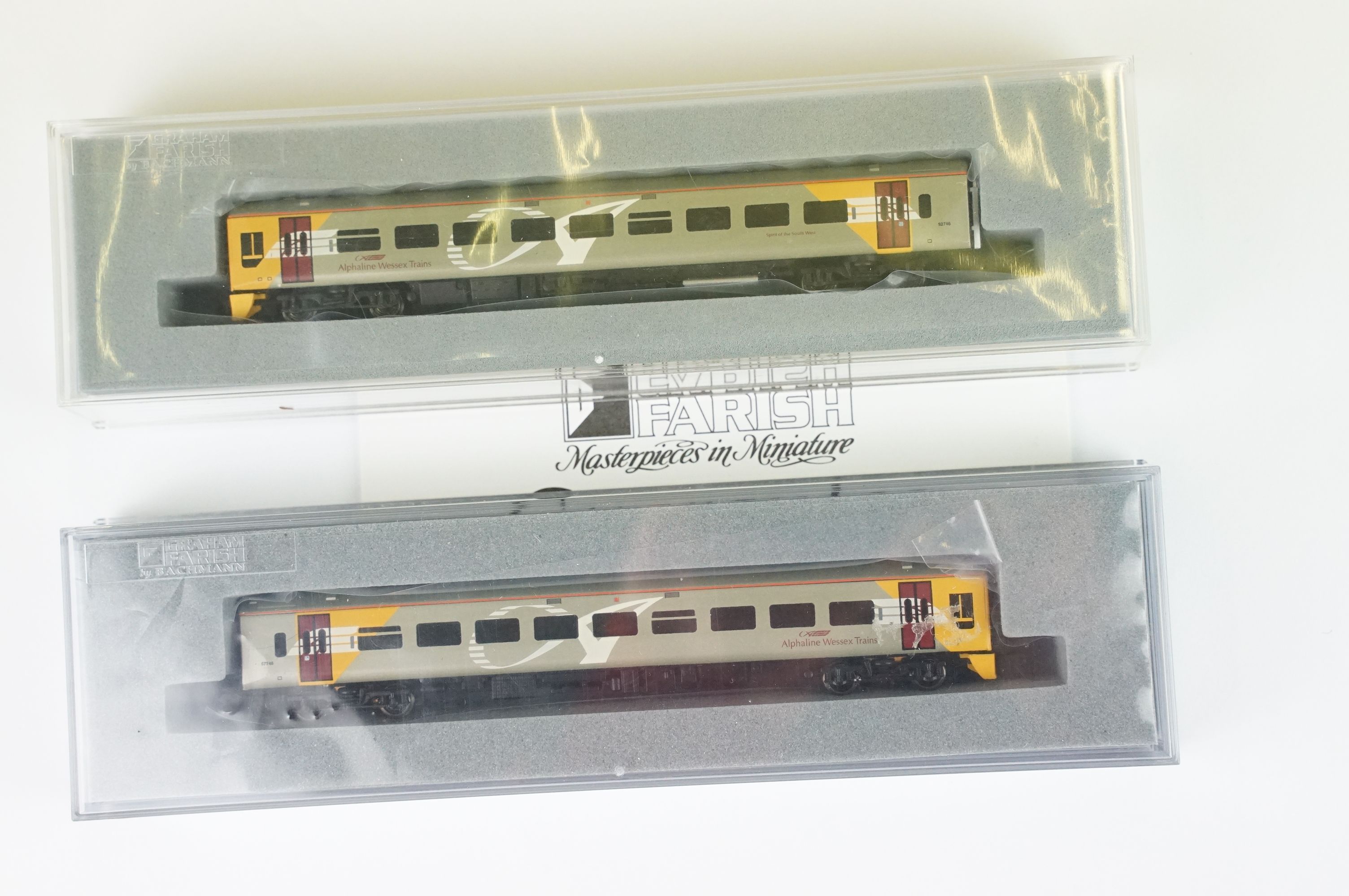 Two cased Graham Farish by Bachmann N gauge DMU sets to include 371-553 158 2 Car DMU Wessex Train - Bild 3 aus 6