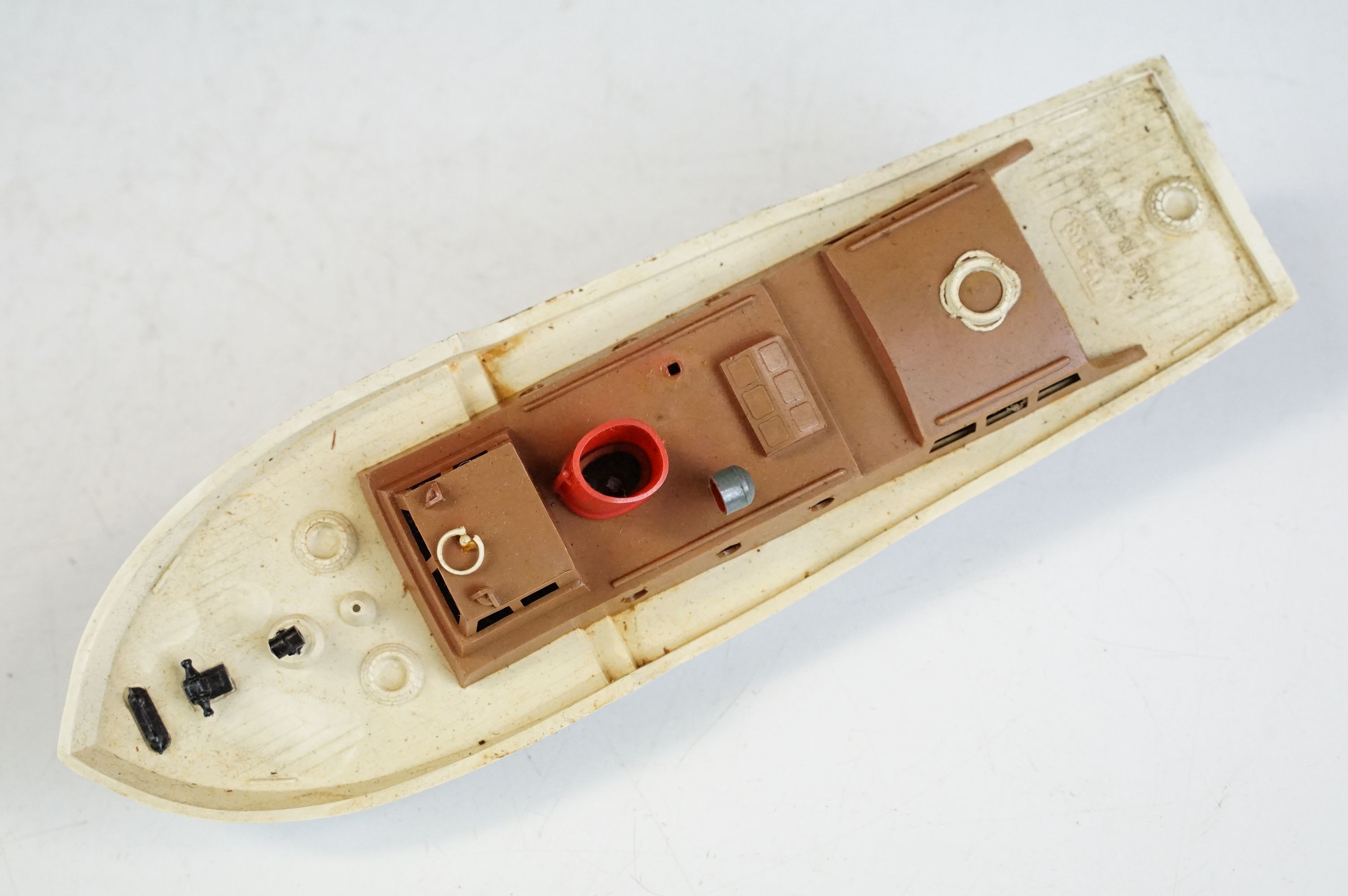 Two boxed model boats to include Sutcliffe tin plate Clockwork Viking Boat in red / white with key - Bild 8 aus 11