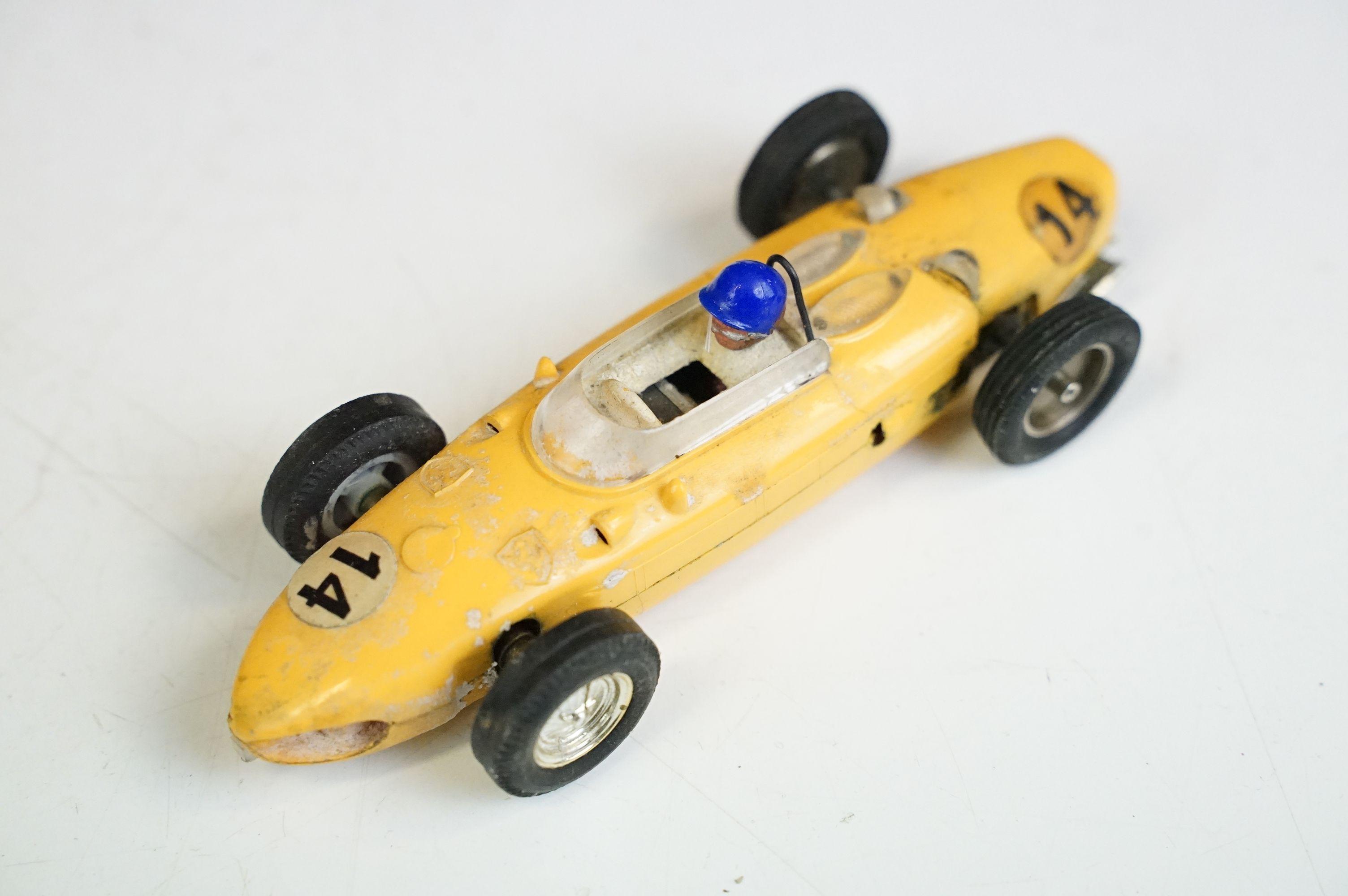 Three boxed / bagged / unboxed models to include boxed Triang Scalextric C62 Ferrari in yellow (In - Image 5 of 11