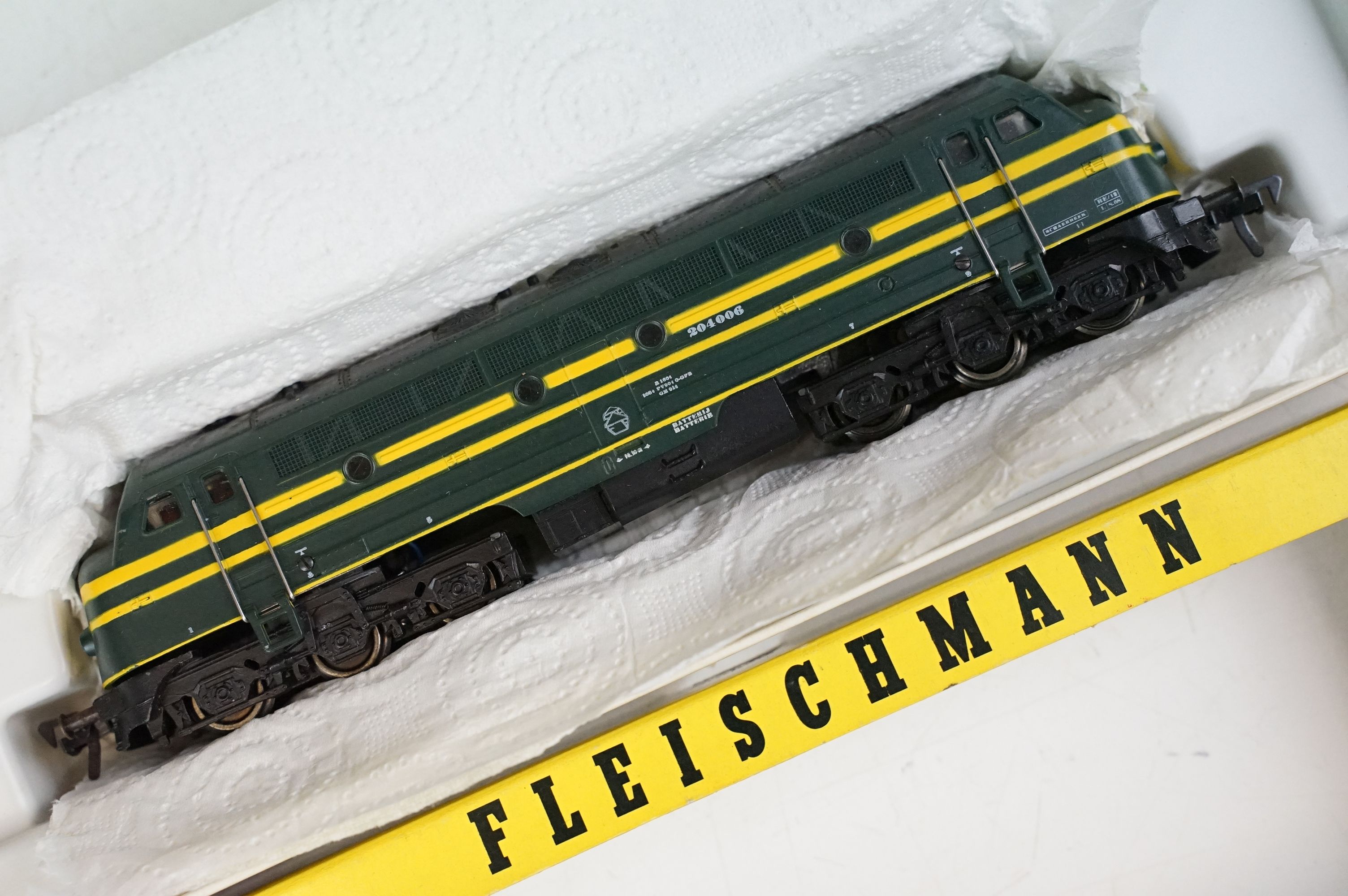 Three boxed Fleischmann HO gauge locomotives to include 4270, DB 221 010-O & 2 Car DMU Railbus ( - Image 5 of 9