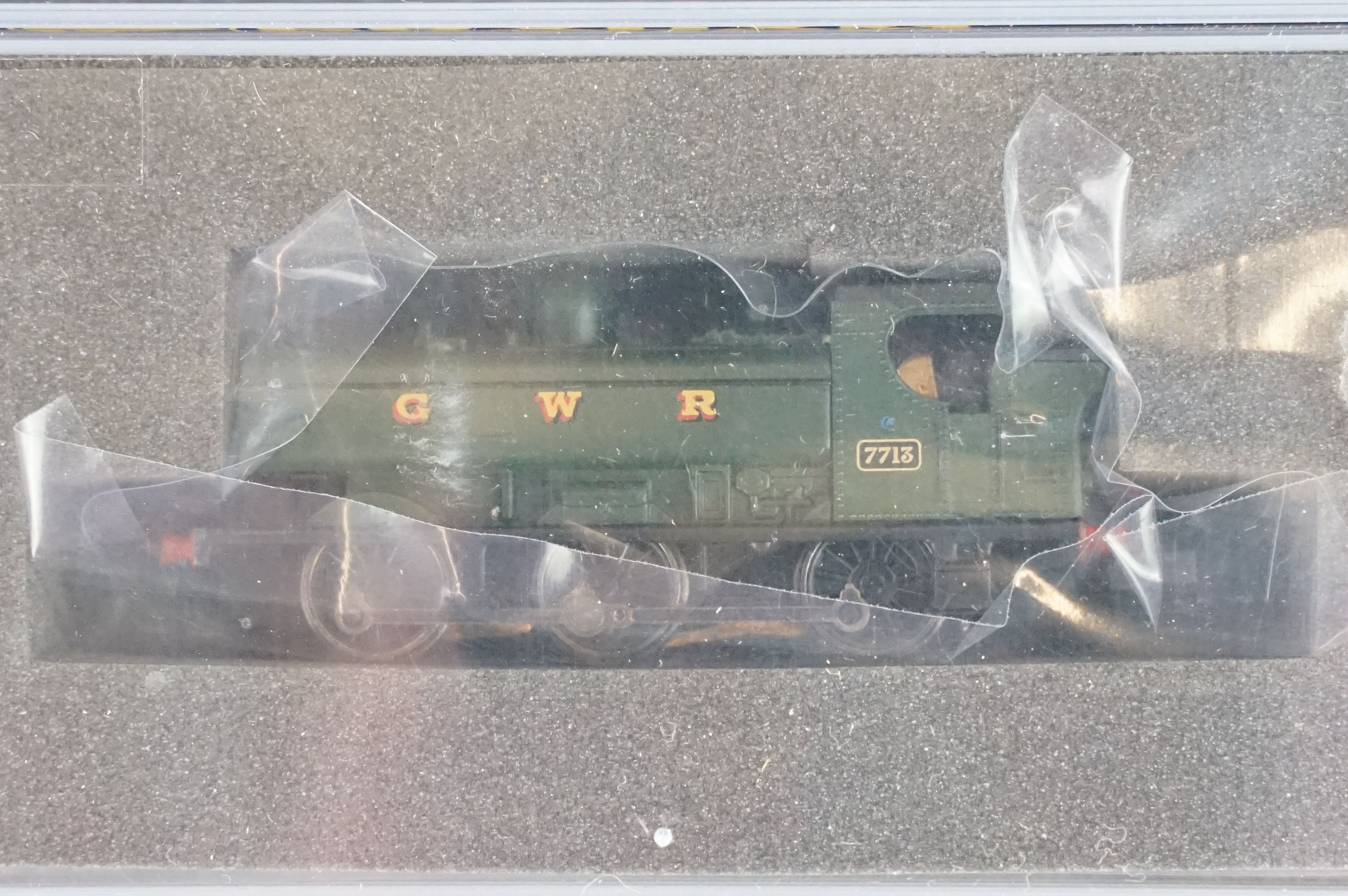 Five cased Graham Farish by Bachmann N gauge locomotives to include 371-905 57XX Pannier Tank 7713 - Image 8 of 11