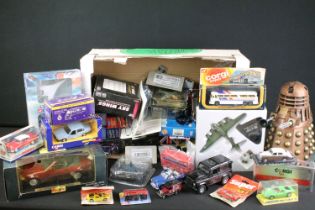 34 Boxed / cased diecast models to include Corgi, Maisto, Lledo, ERTL, Atlas Editions, etc, along