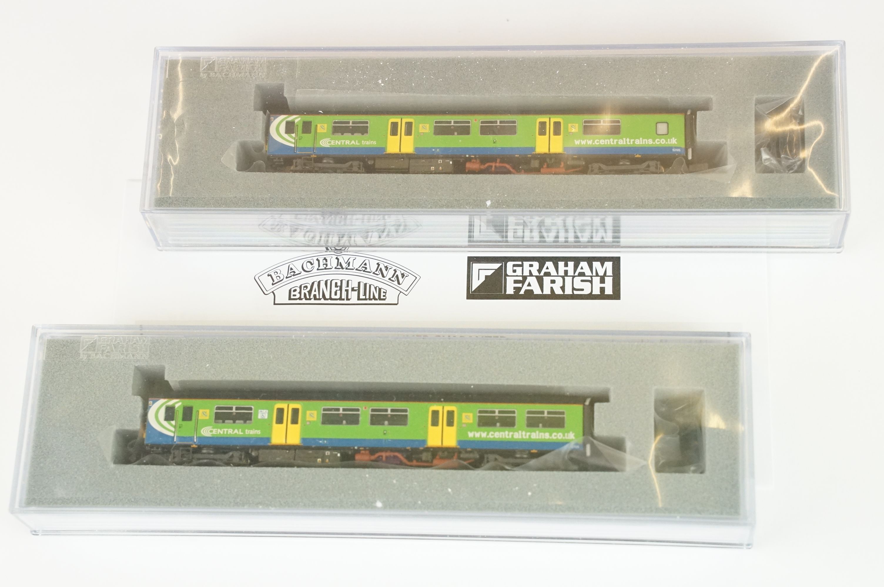 Two cased Graham Farish by Bachmann N gauge DMU sets to include 371-876 Class 108BR blue (2 Car) and - Bild 3 aus 6