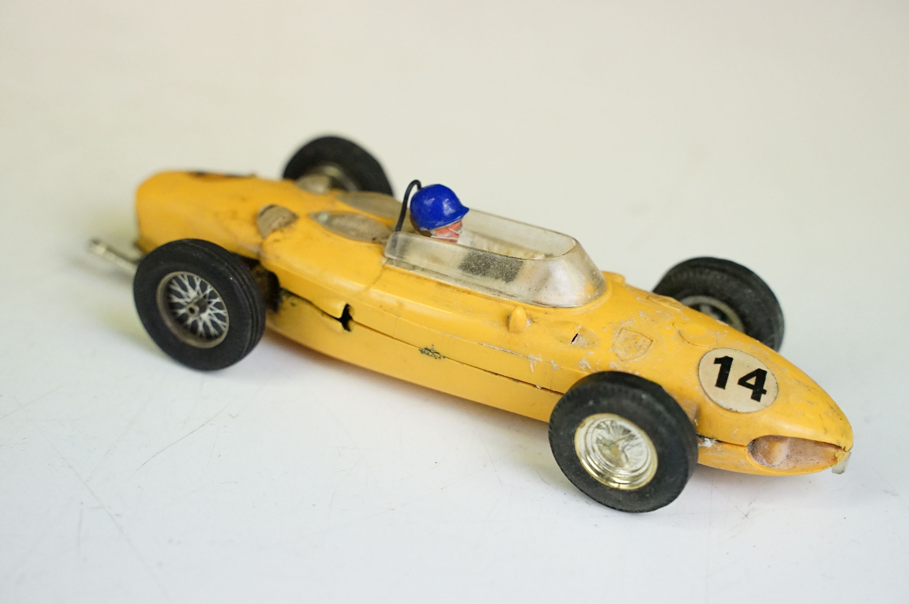 Three boxed / bagged / unboxed models to include boxed Triang Scalextric C62 Ferrari in yellow (In - Image 6 of 11