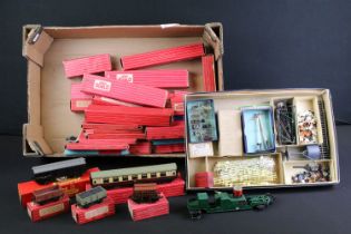 Collection of Hornby Dublo model railway to include 20 x boxed items of rolling stock featuring