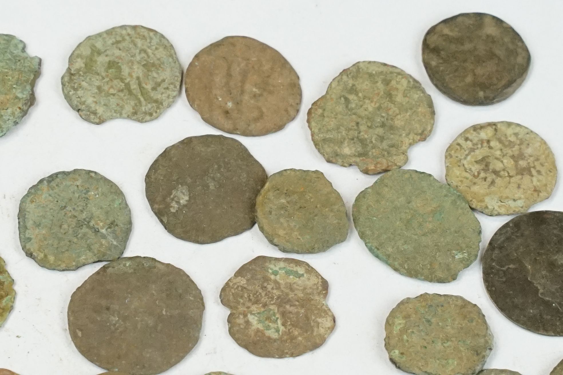A small collection of early Roman coins - Bild 6 aus 8