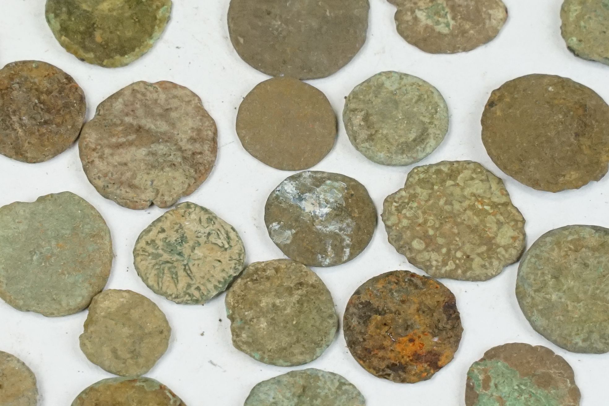 A small collection of early Roman coins - Bild 8 aus 8