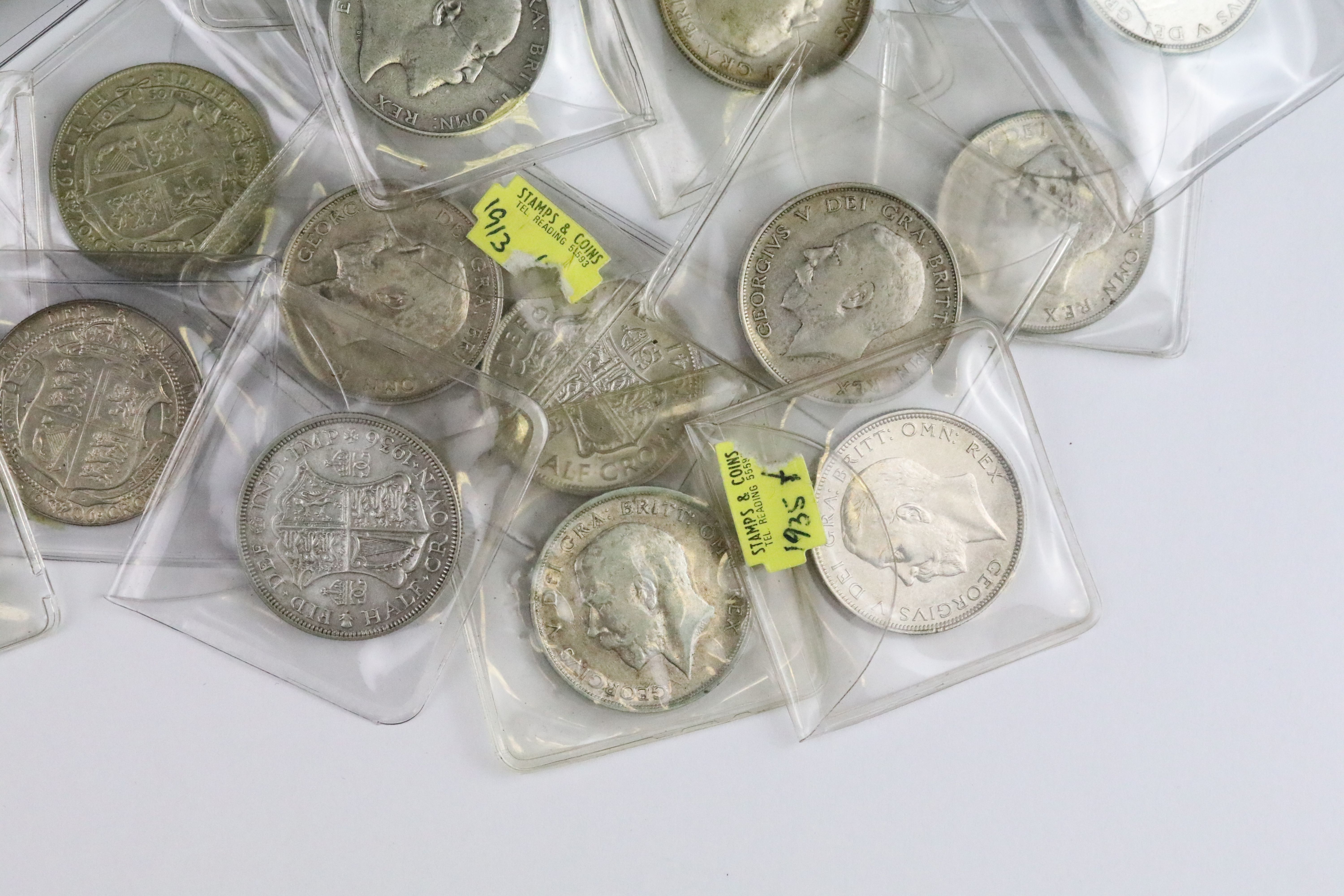 A collection of twenty nine British pre decimal silver half crown coins to include pre 1947 and - Bild 2 aus 7