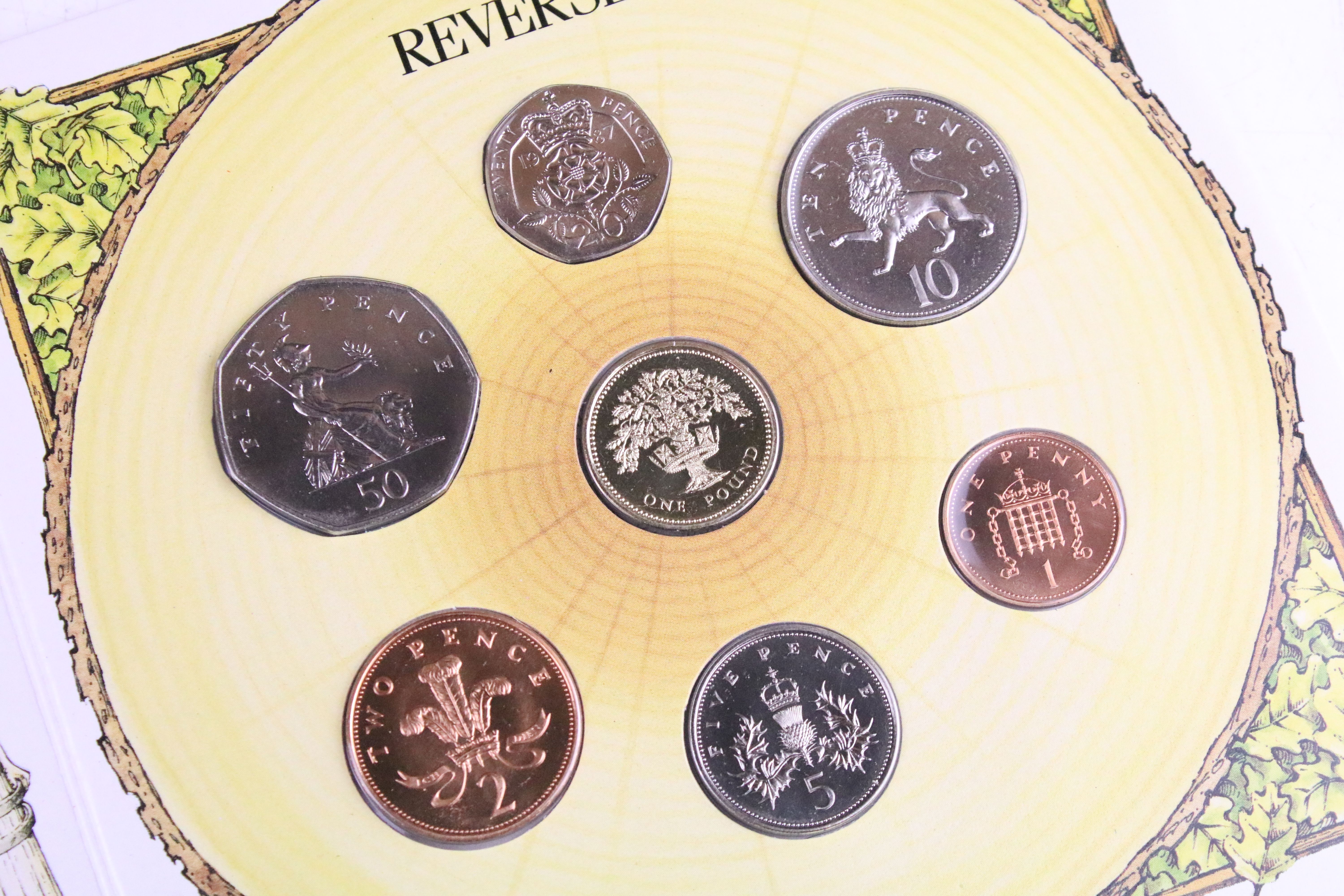 A collection of British pre decimal and decimal coins to include pre 1920 silver and commemorative - Image 2 of 8