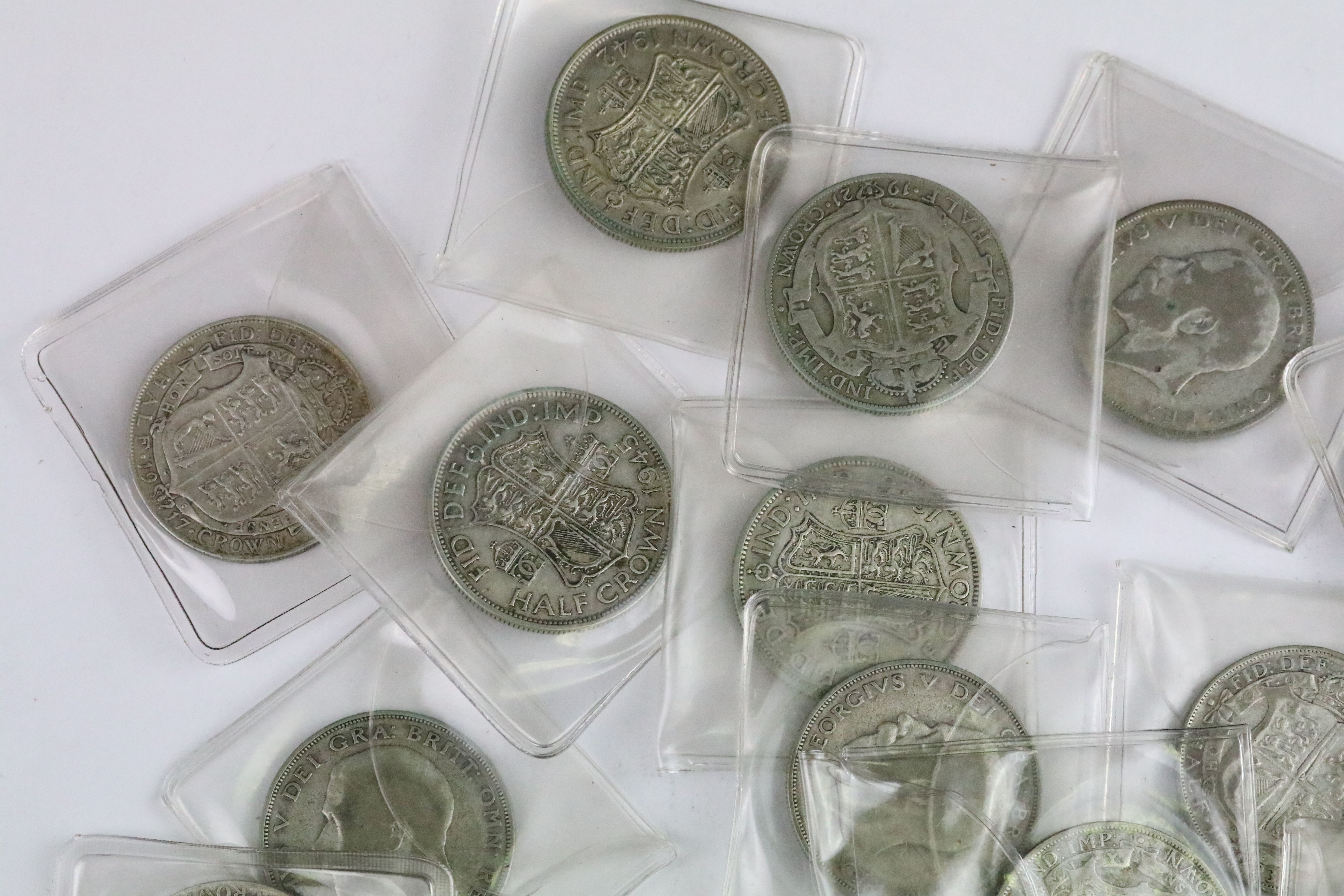 A collection of approx twenty eight British pre decimal pre 1947 and pre 1920 silver crown coins. - Image 5 of 9